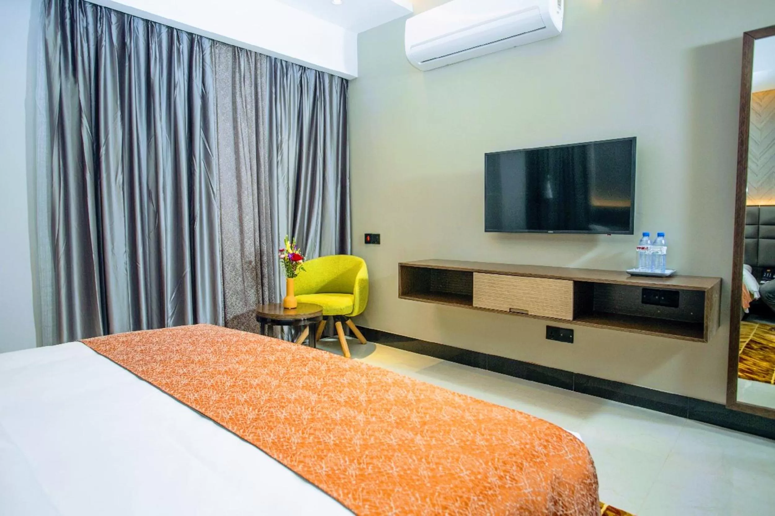 Bedroom, Bed in Hotel Omni Residency Dhaka
