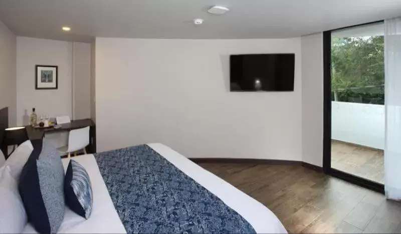 TV and multimedia, Bed in Hotel Círculo Condesa