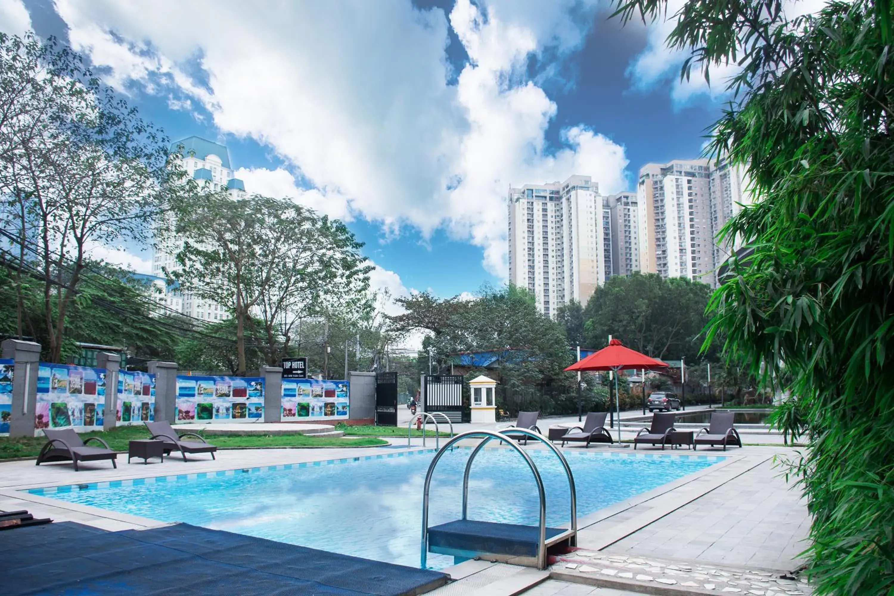 Swimming Pool in Top Hotel