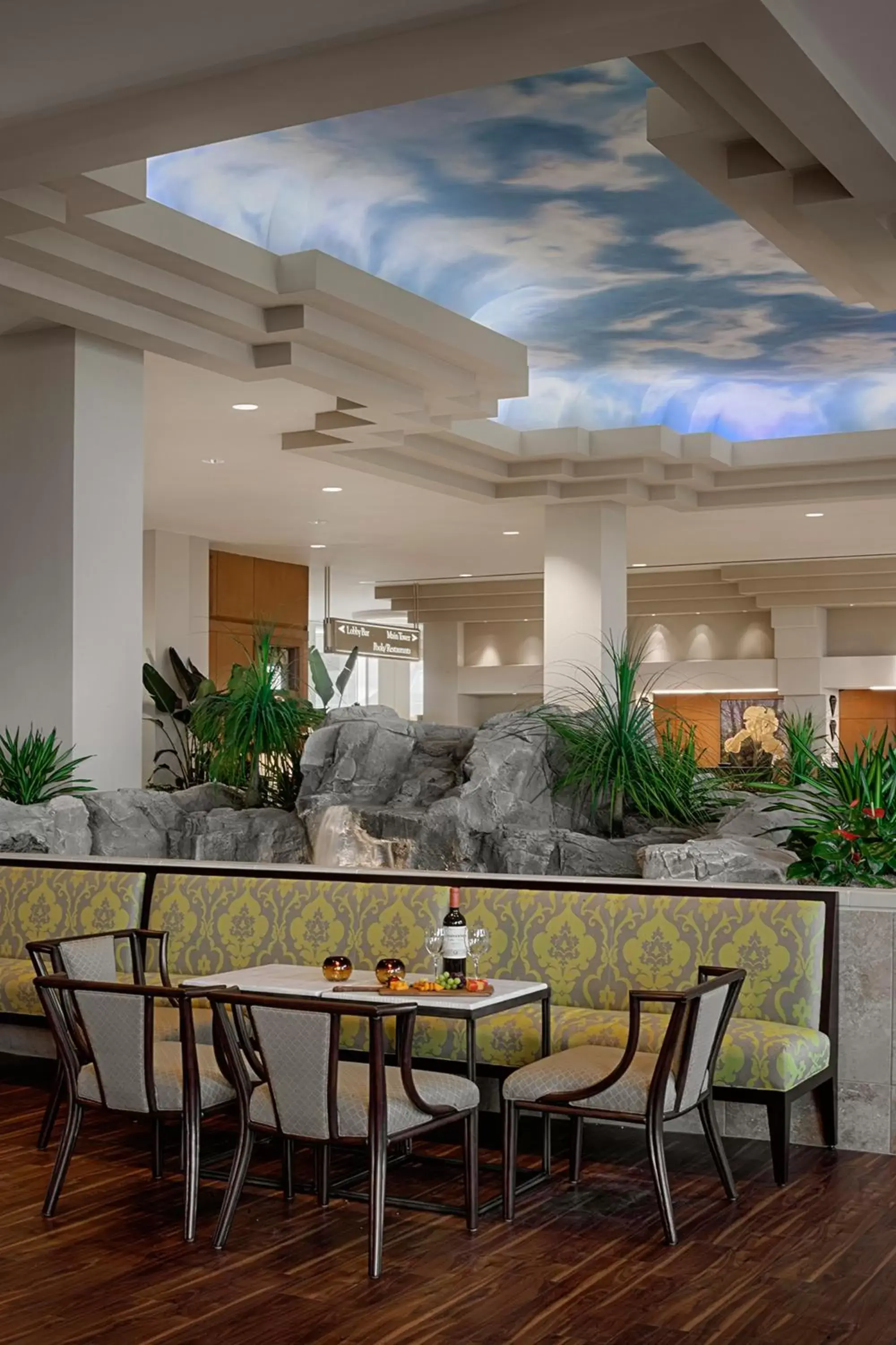 Lobby or reception, Lounge/Bar in Moody Gardens Hotel, Spa and Convention Center