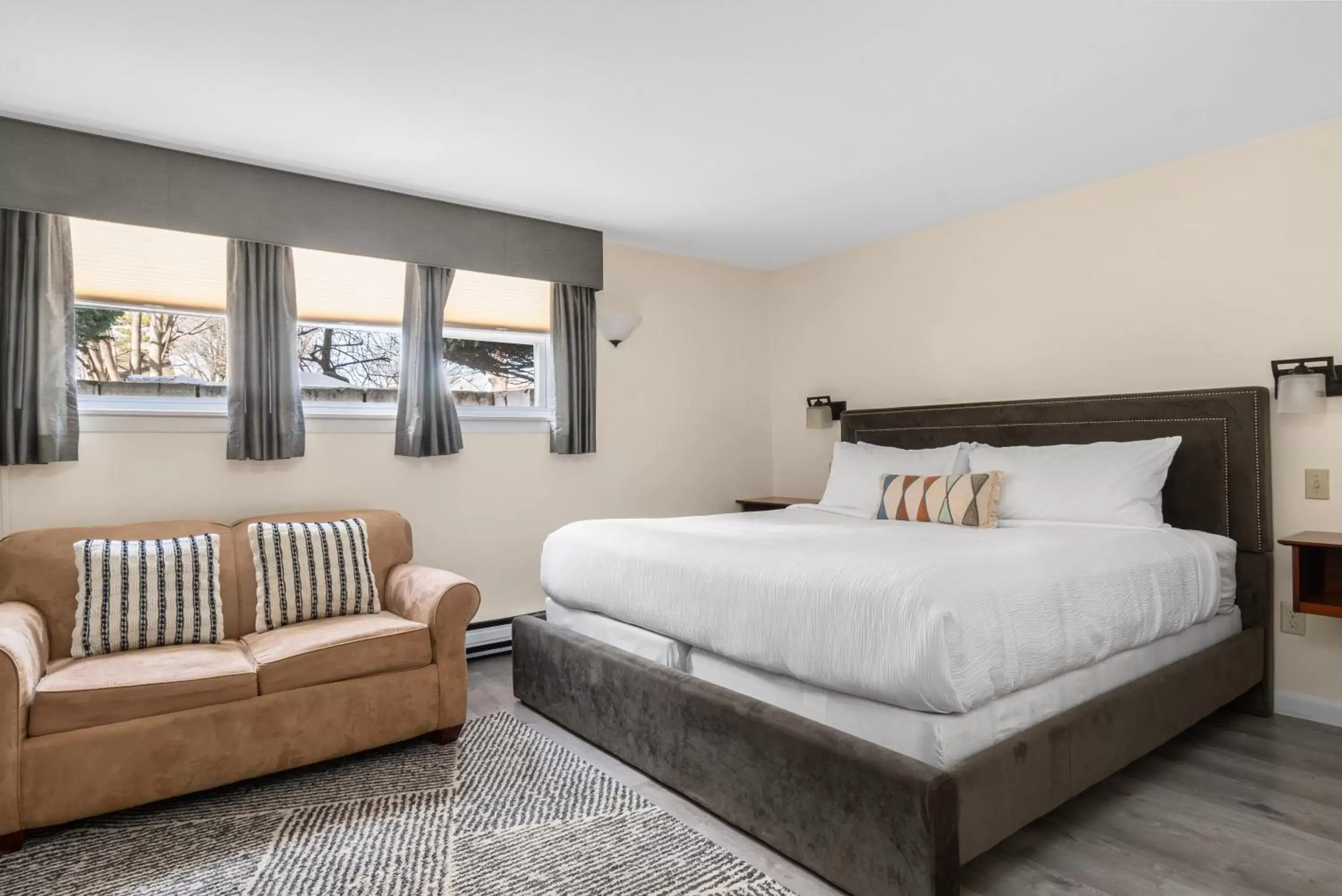 Studio Apartment - Basement Level in The Beverly Studio Apartment - Basement Level in The Beverly