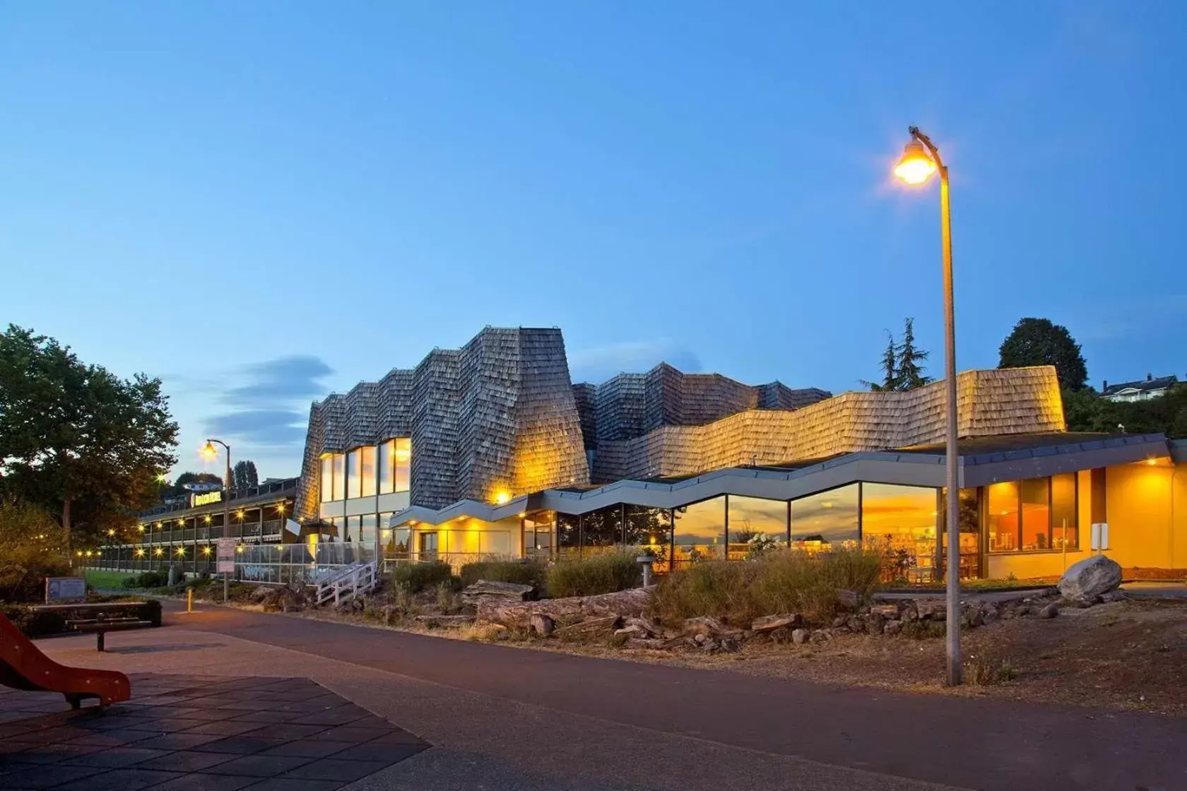 Property building in Red Lion Hotel Port Angeles Harbor Property building in Red Lion Hotel Port Angeles Harbor