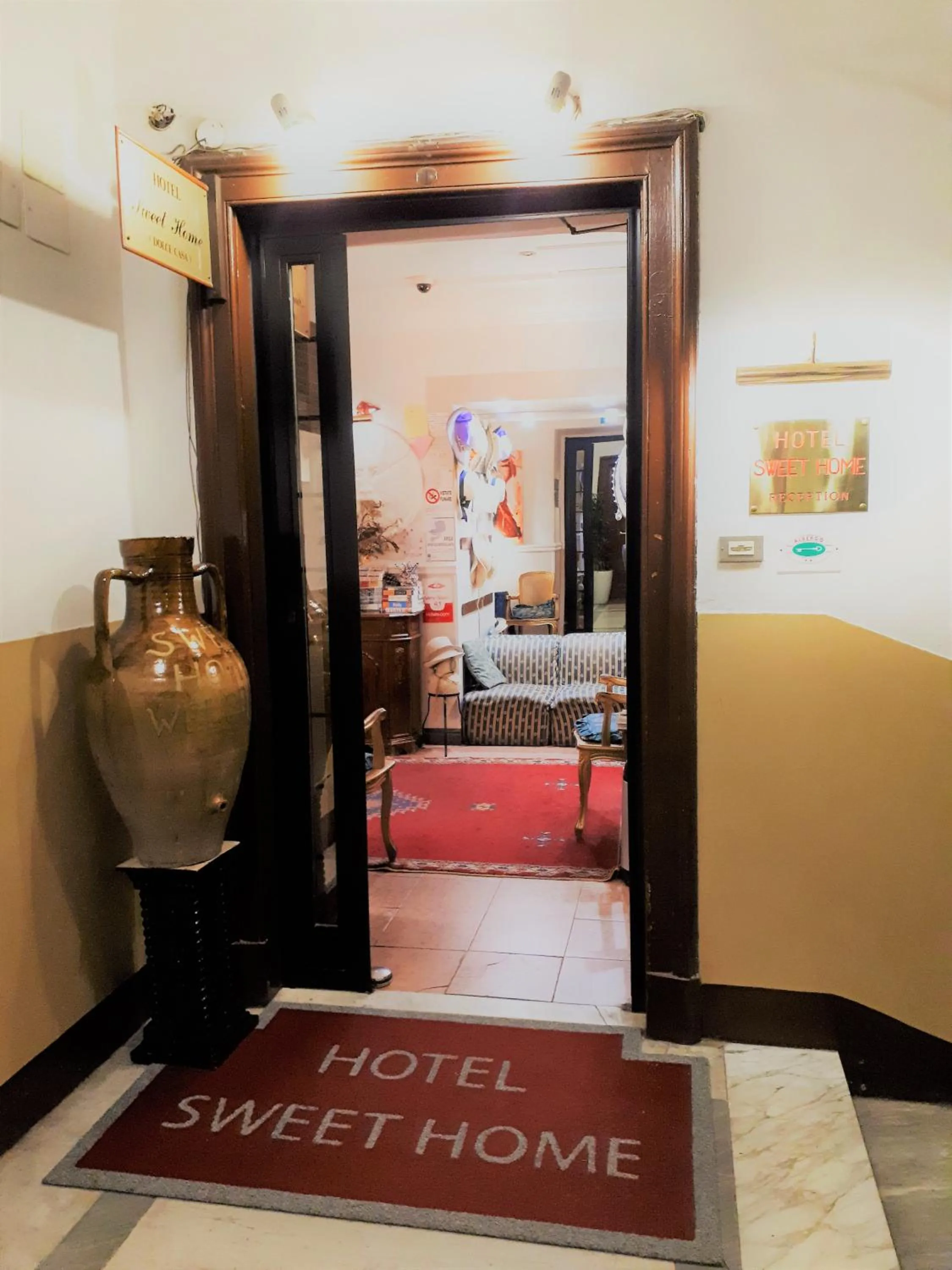 Facade/entrance in Hotel Sweet Home