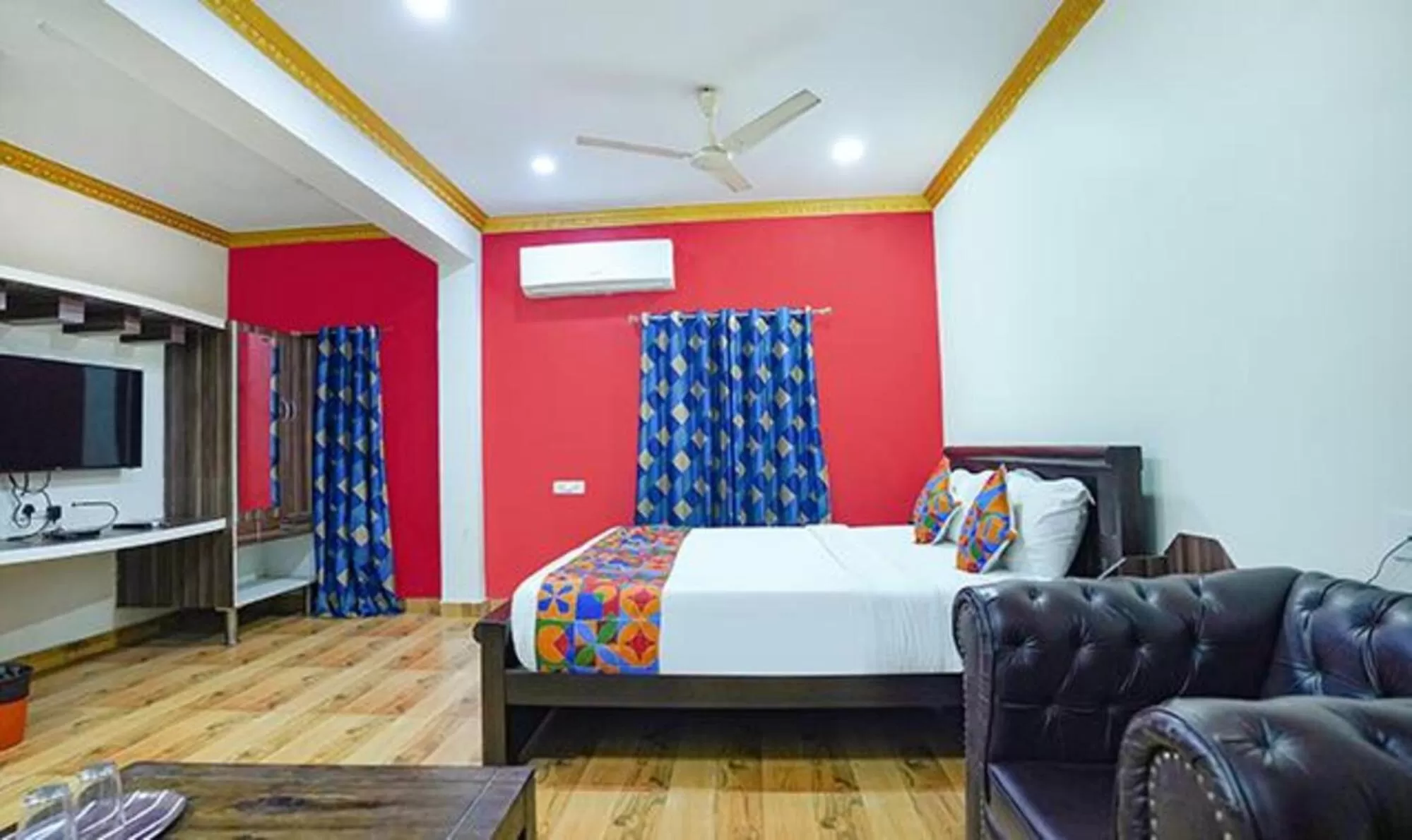 Communal lounge/ TV room, Bed in Fab Express Lloyd's Inn - Near Kodambakkam Railway Station