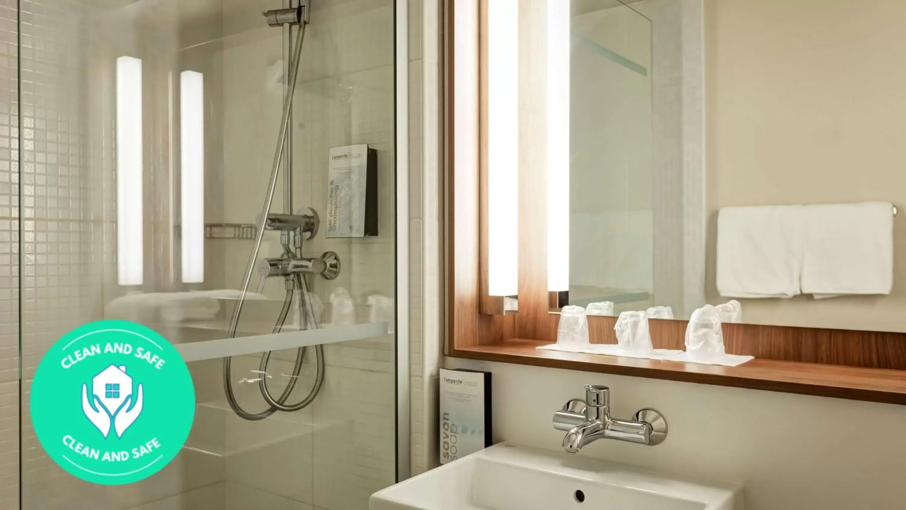 Shower, Bathroom in Campanile Genève - Ferney-Voltaire