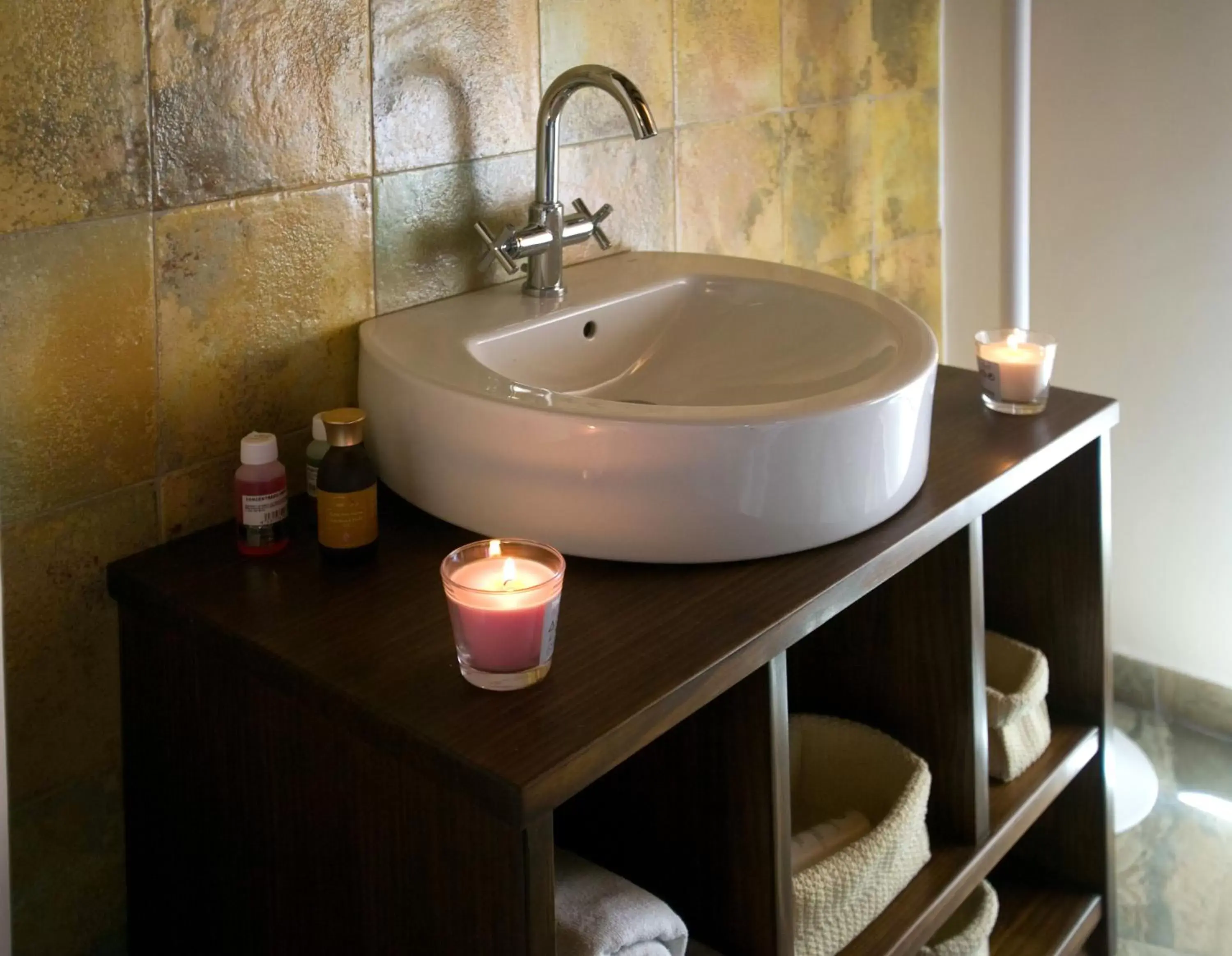 Massage, Bathroom in Hotel Spa La Casa Del Convento