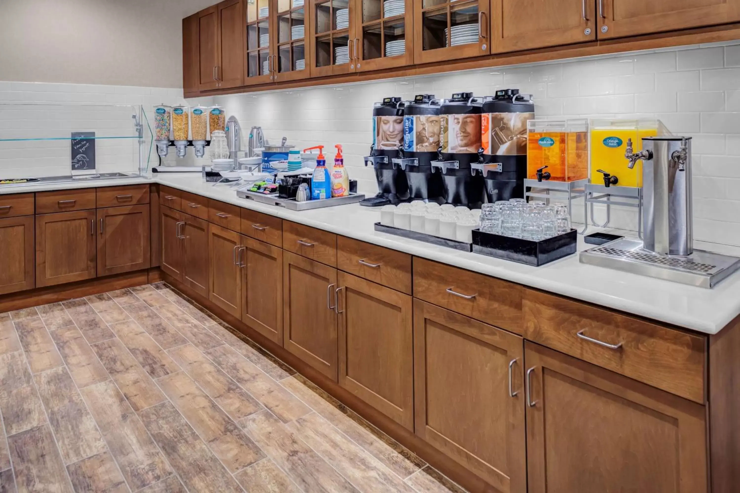 Dining area, Kitchen/Kitchenette in Homewood Suites By Hilton Wauwatosa Milwaukee