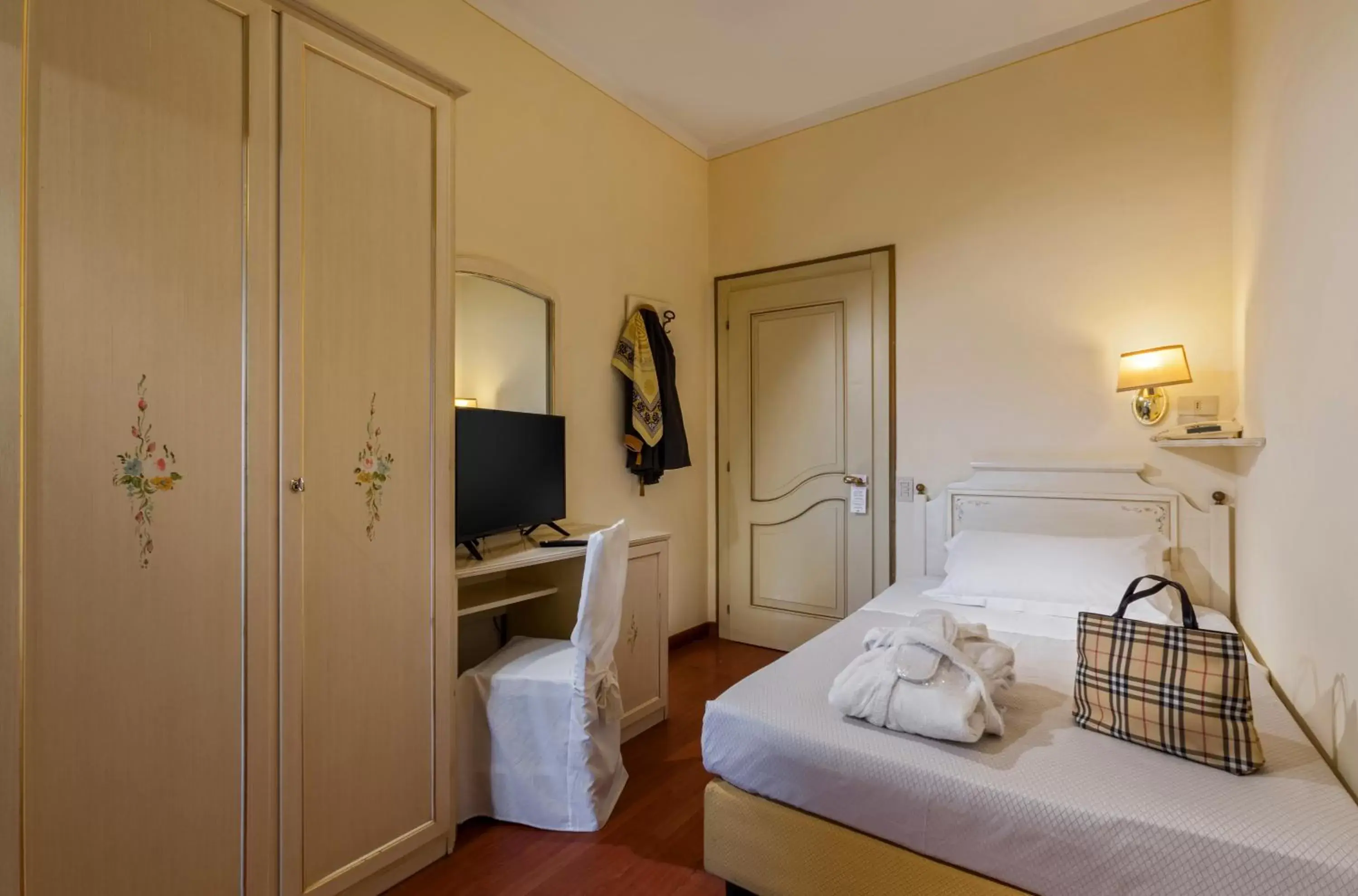 Bed, TV/Entertainment Center in Hotel Terme Patria