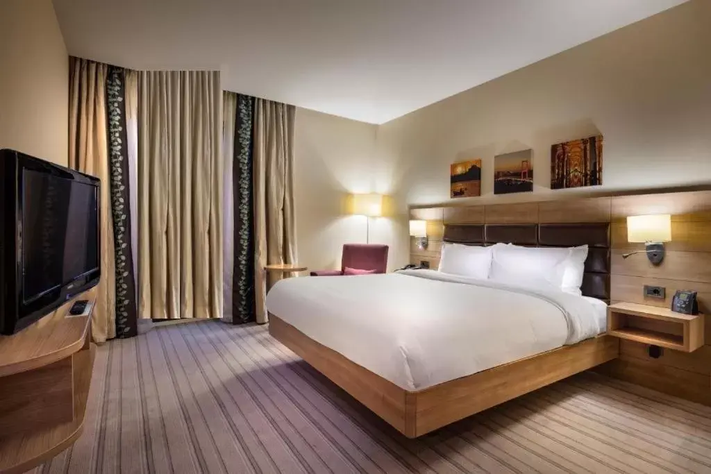 Massage, Bed in Dosso Dossi Hotels Golden Horn
