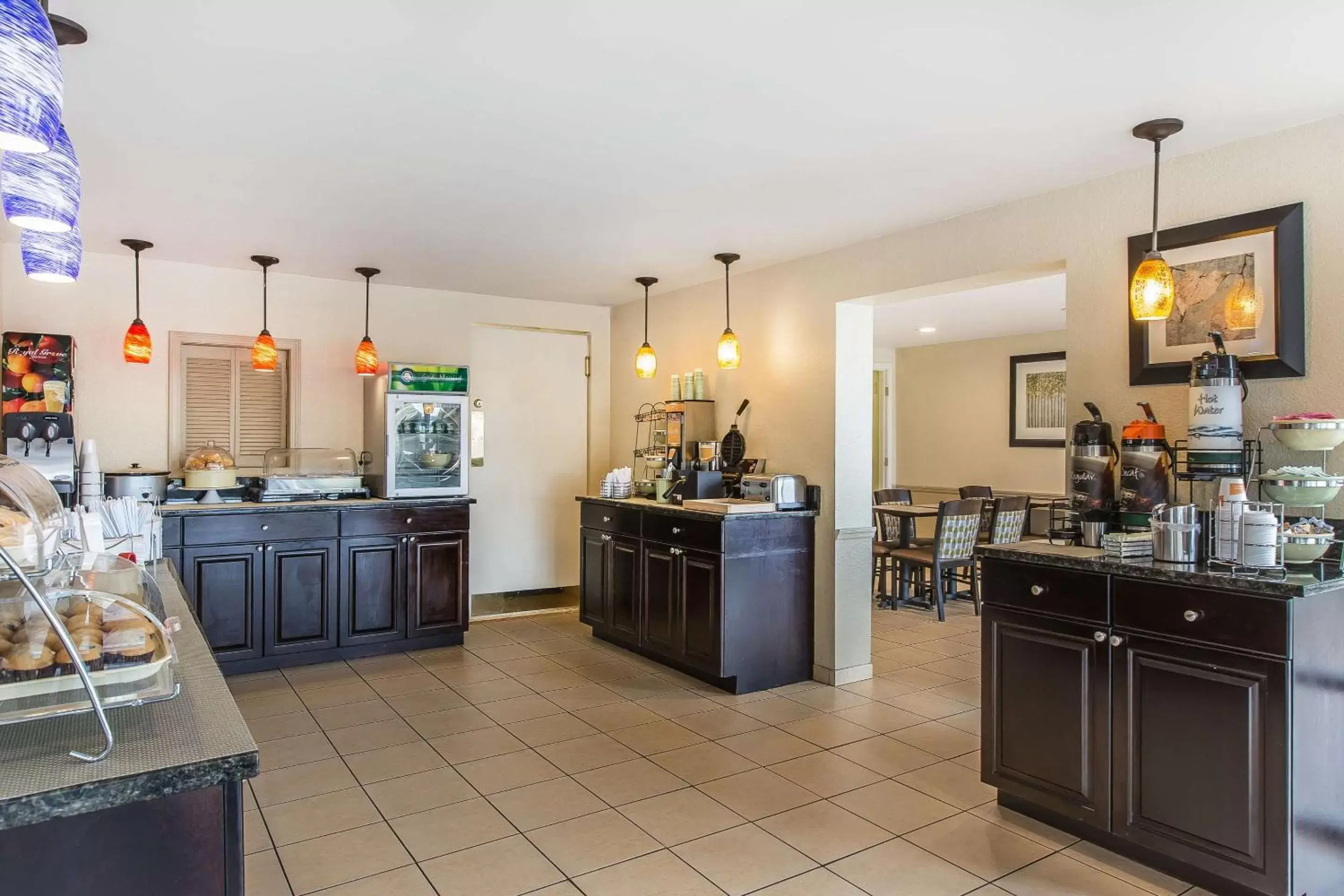 Restaurant/places to eat, Kitchen/Kitchenette in Quality Inn Easley