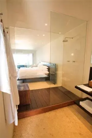 Bed, Bathroom in Hotel Secreto