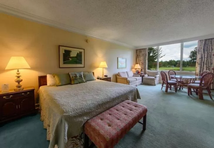 Bed in The Inn at Houndslake