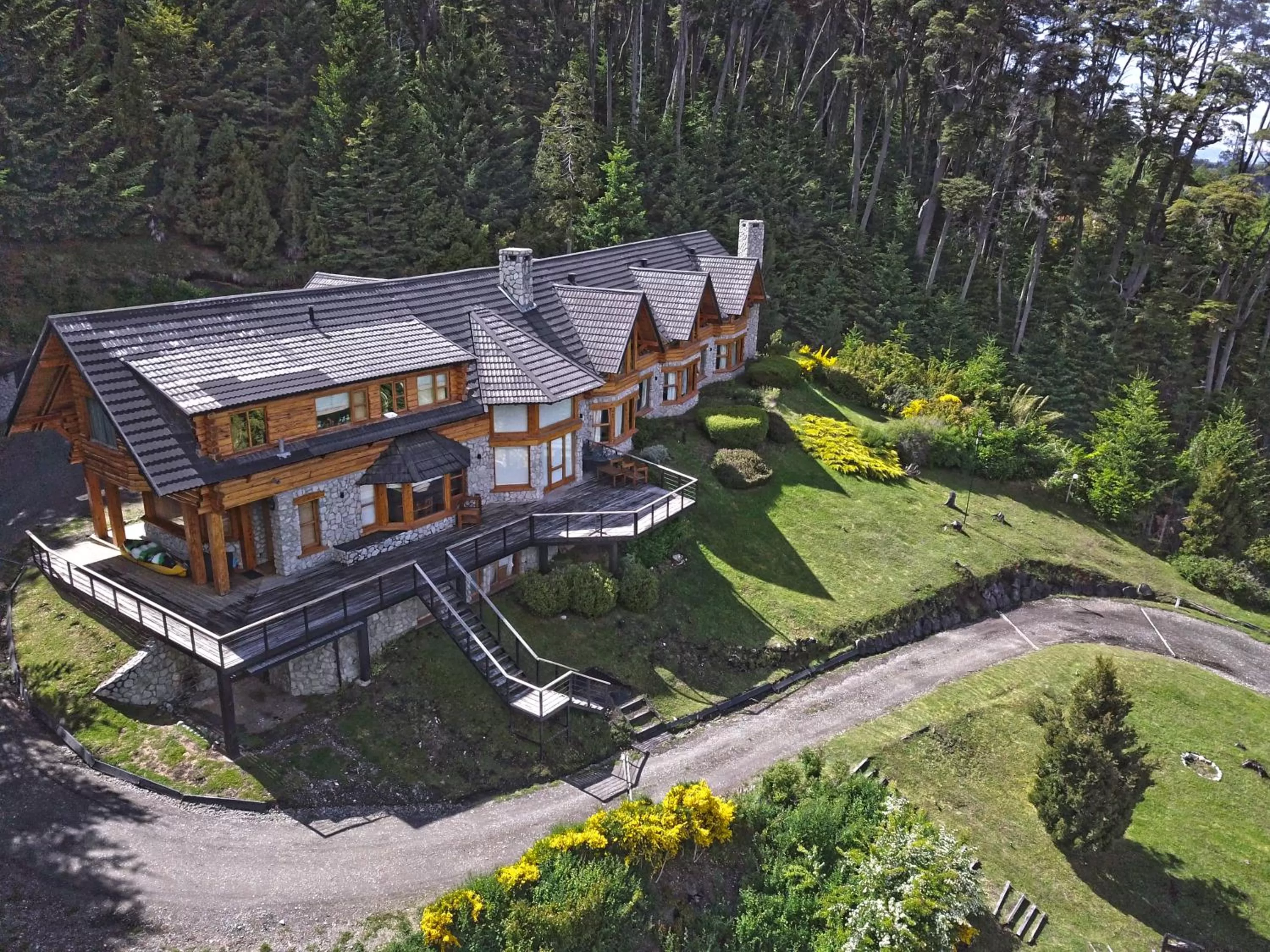 Facade/entrance, Bird's-eye View in Amigos del Bosque