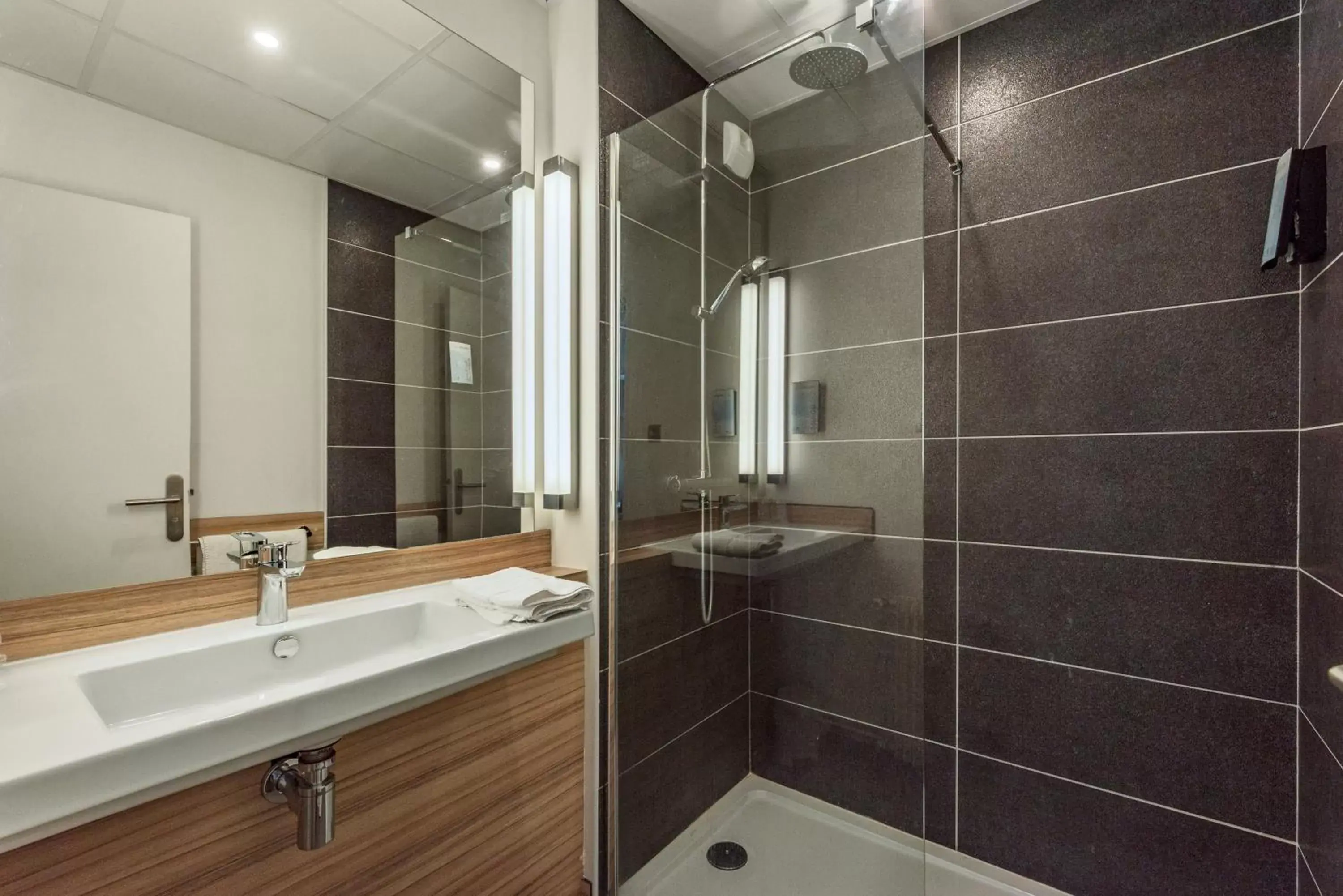 Shower, Bathroom in Campanile Chartres Centre - Gare - Cathédrale