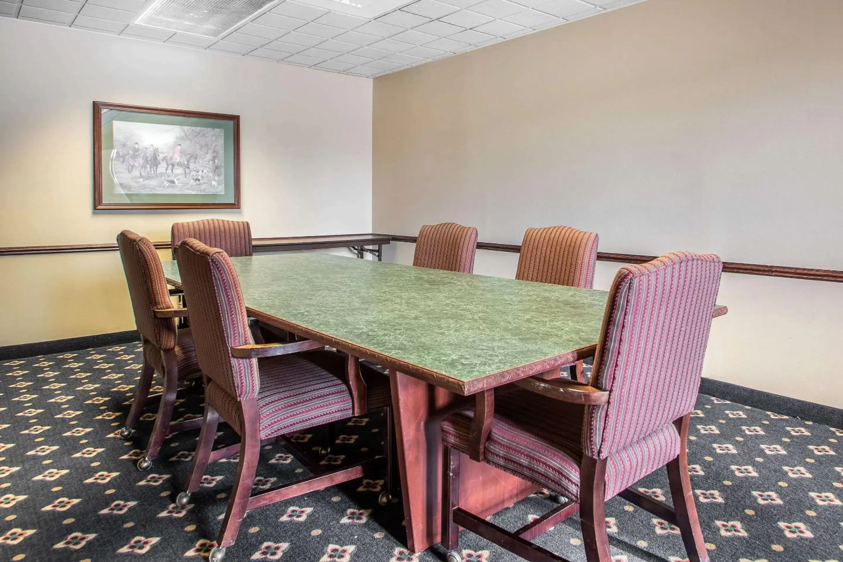 On site, Dining Area in Comfort Suites Madison West