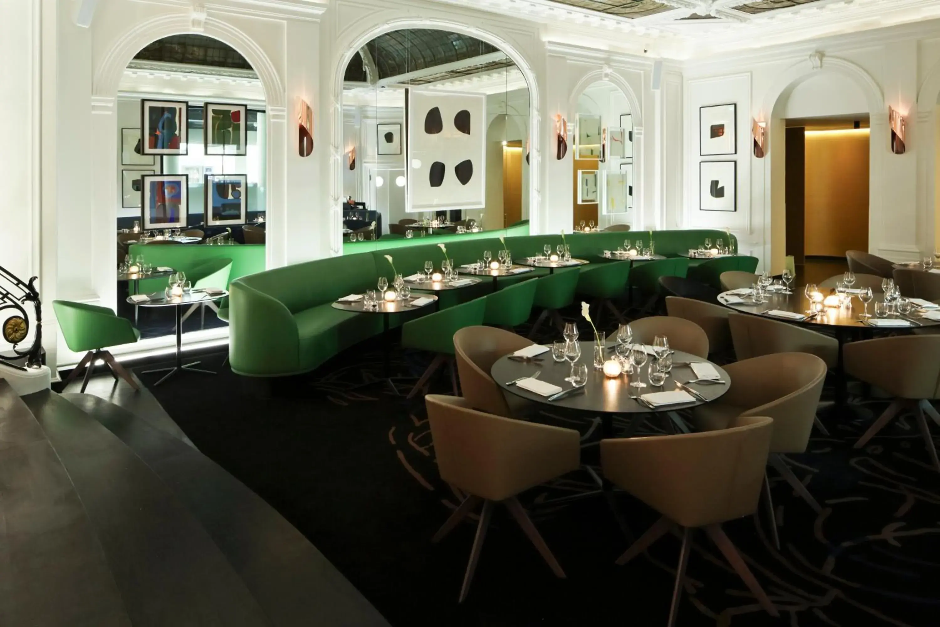 Restaurant/Places to Eat in Hotel Vernet