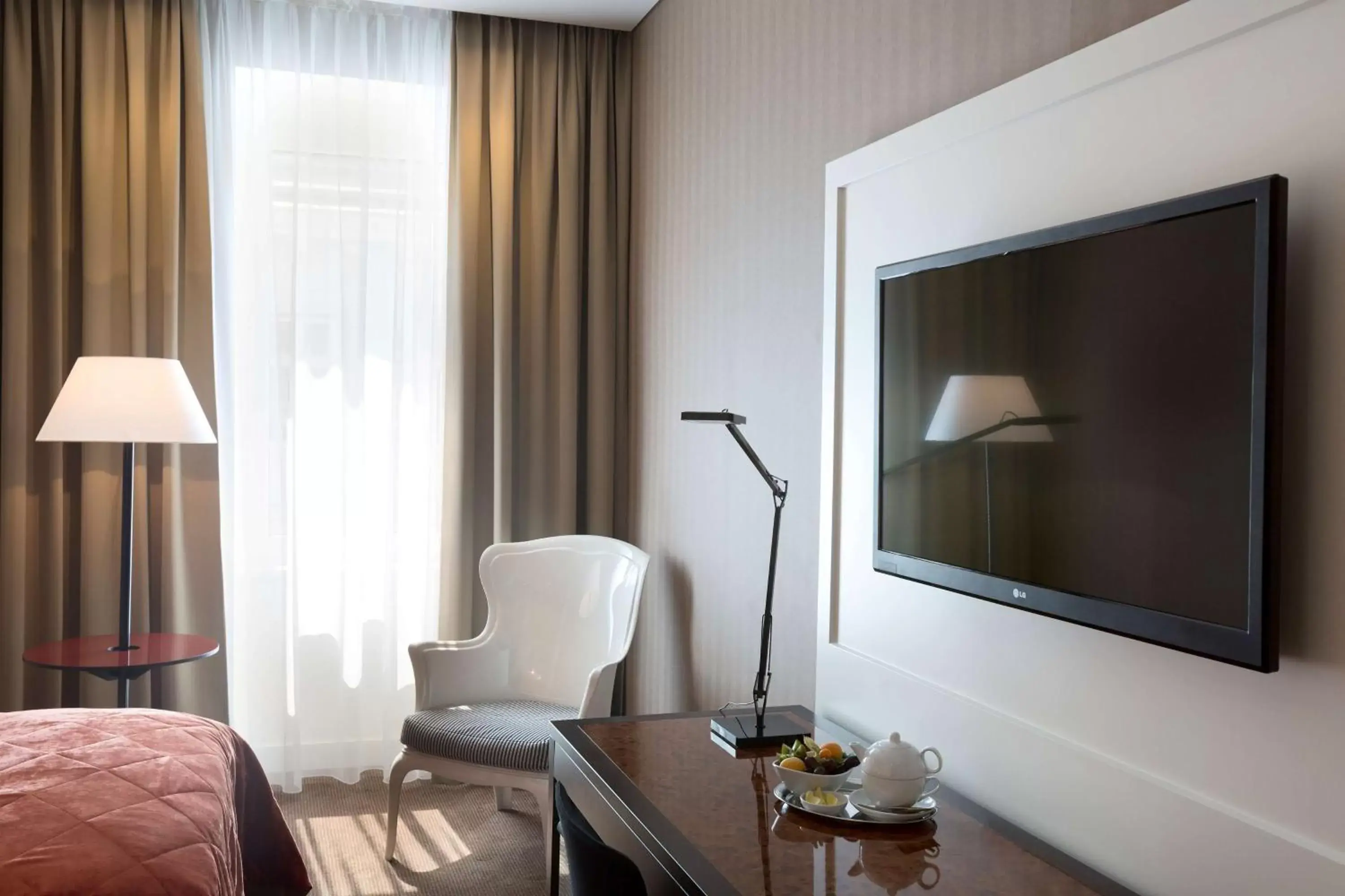 Photo of the whole room, TV/Entertainment Center in The Harmonie Vienna, BW Premier Collection