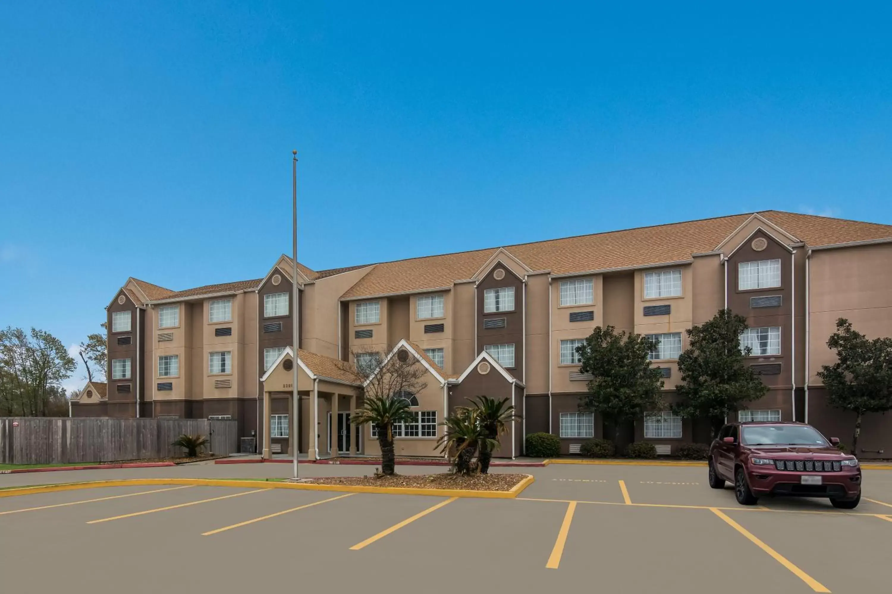 Property Building in Americas Best Value Inn & Suites Lake Charles at I-210 Exit 5