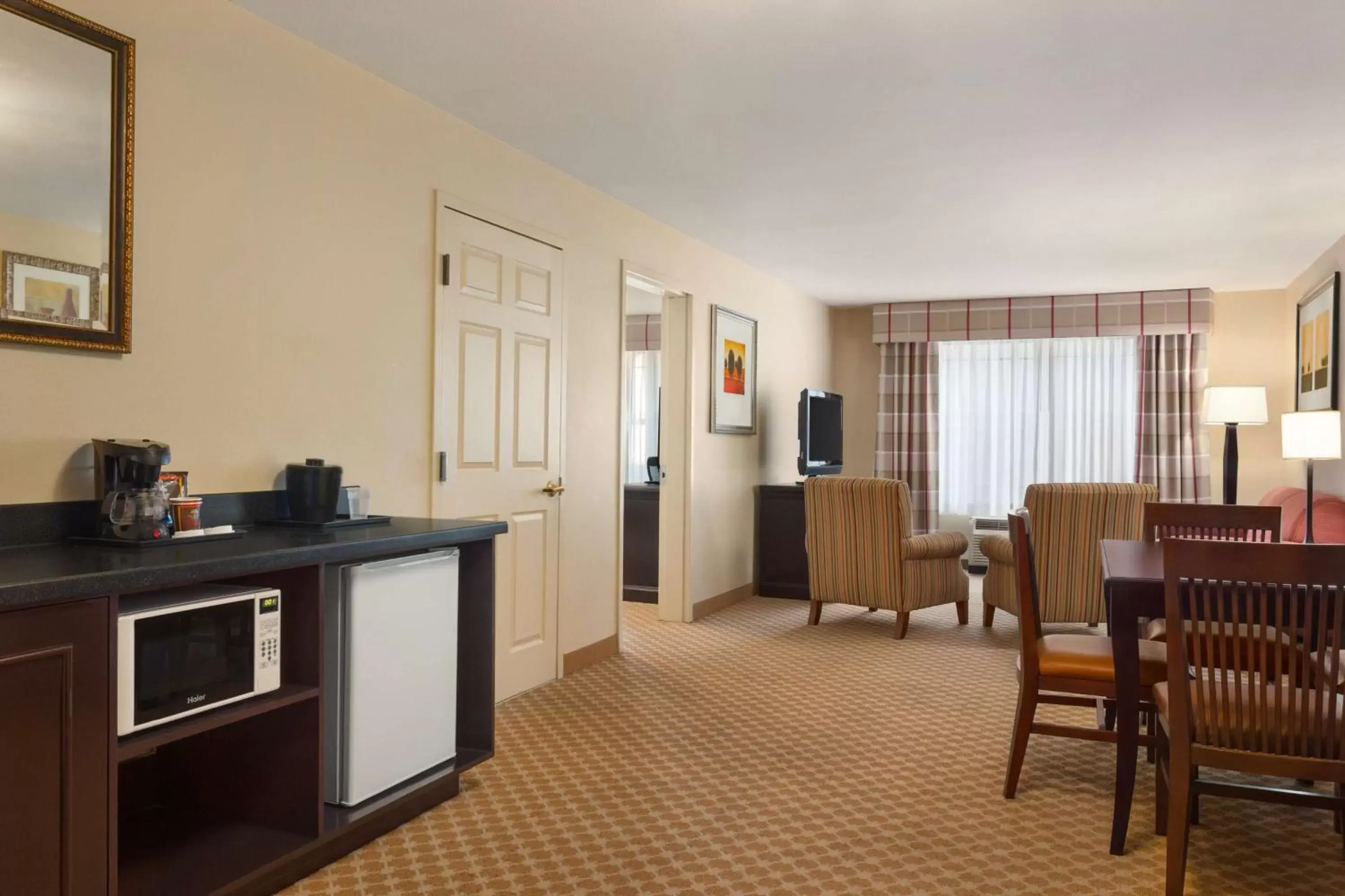 Photo of the whole room in Country Inn & Suites by Radisson, Ontario at Ontario Mills, CA