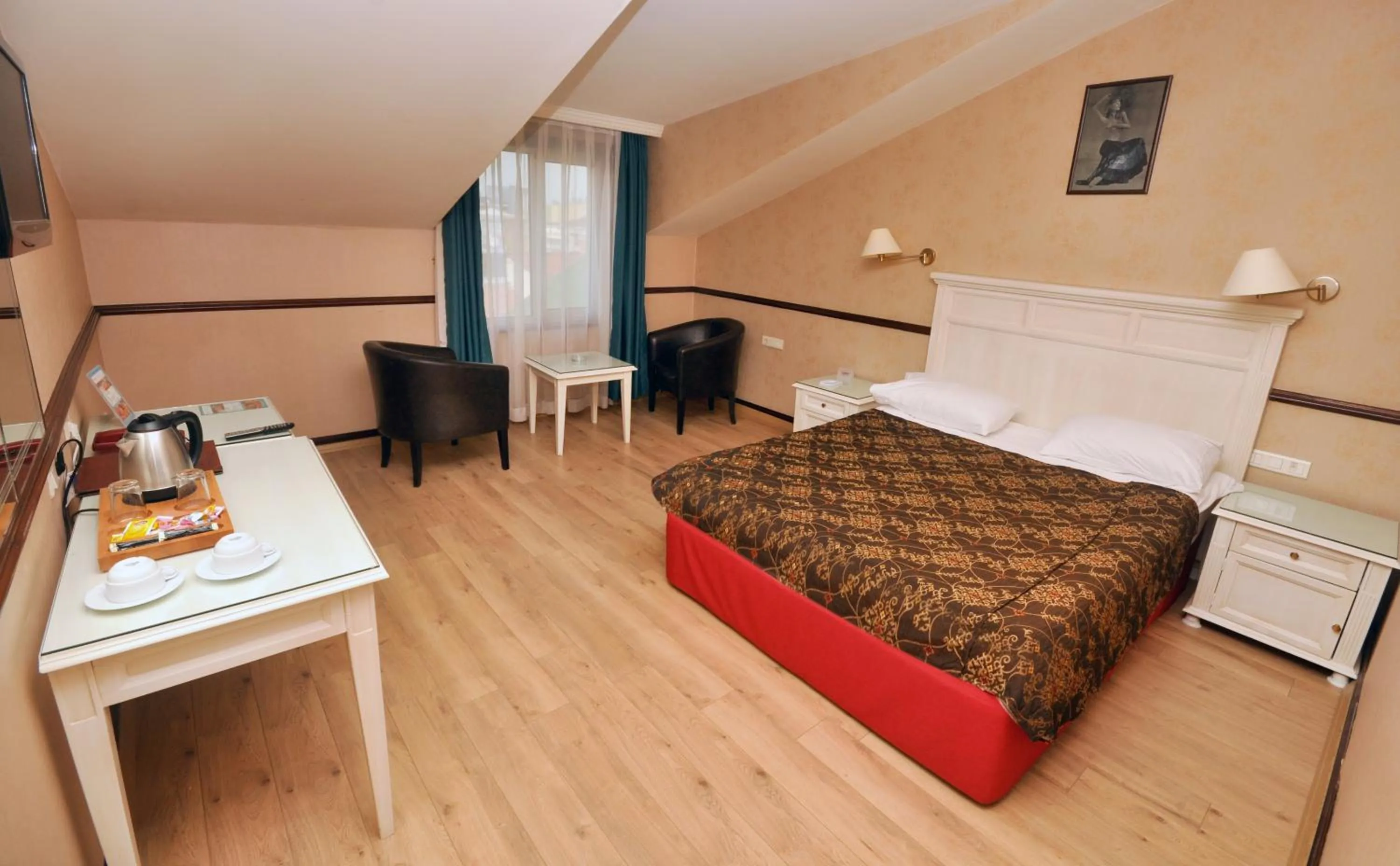 Bed in Topkapi Inter Istanbul Hotel