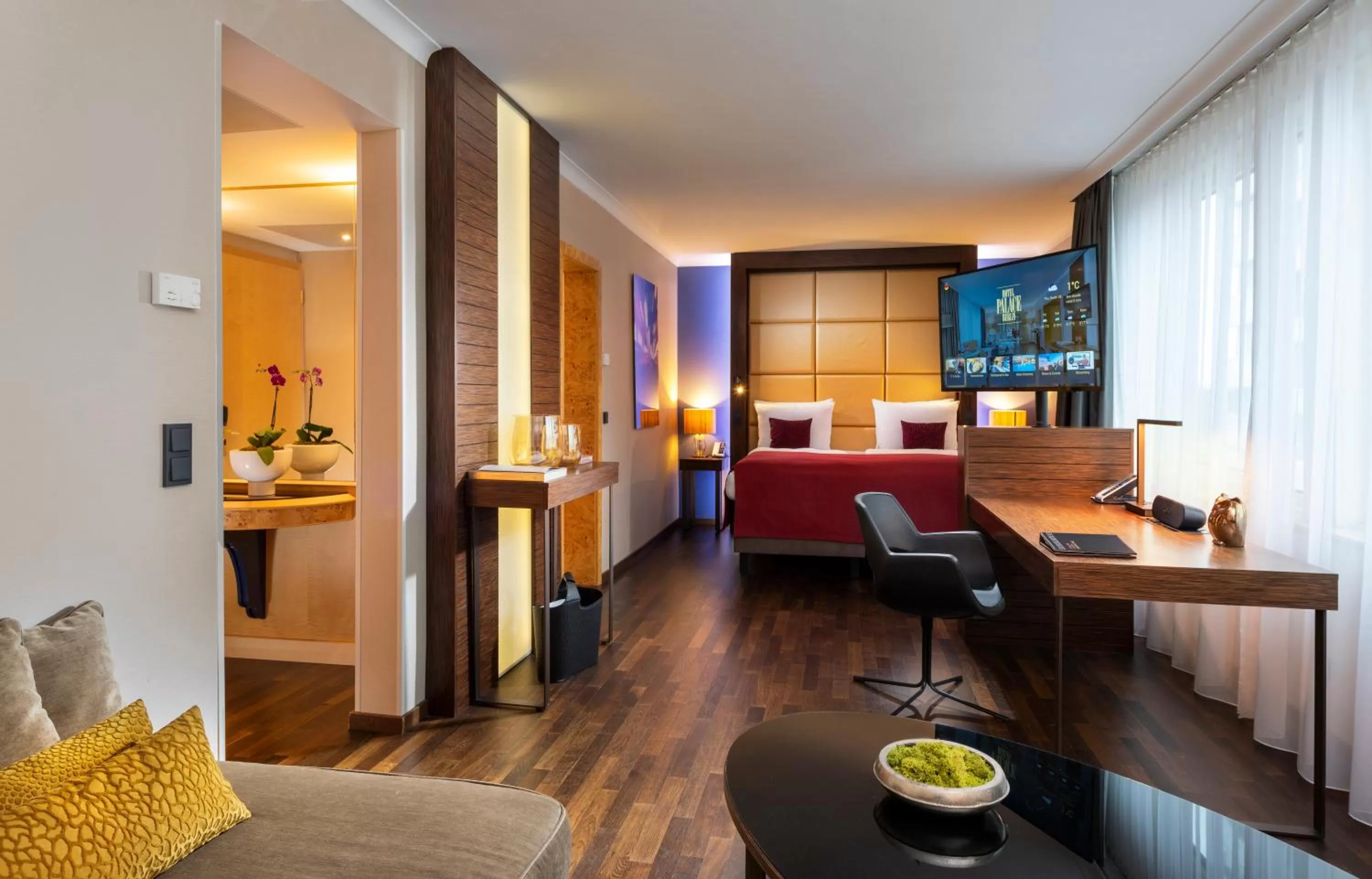 Bedroom, Bed in Hotel Palace Berlin