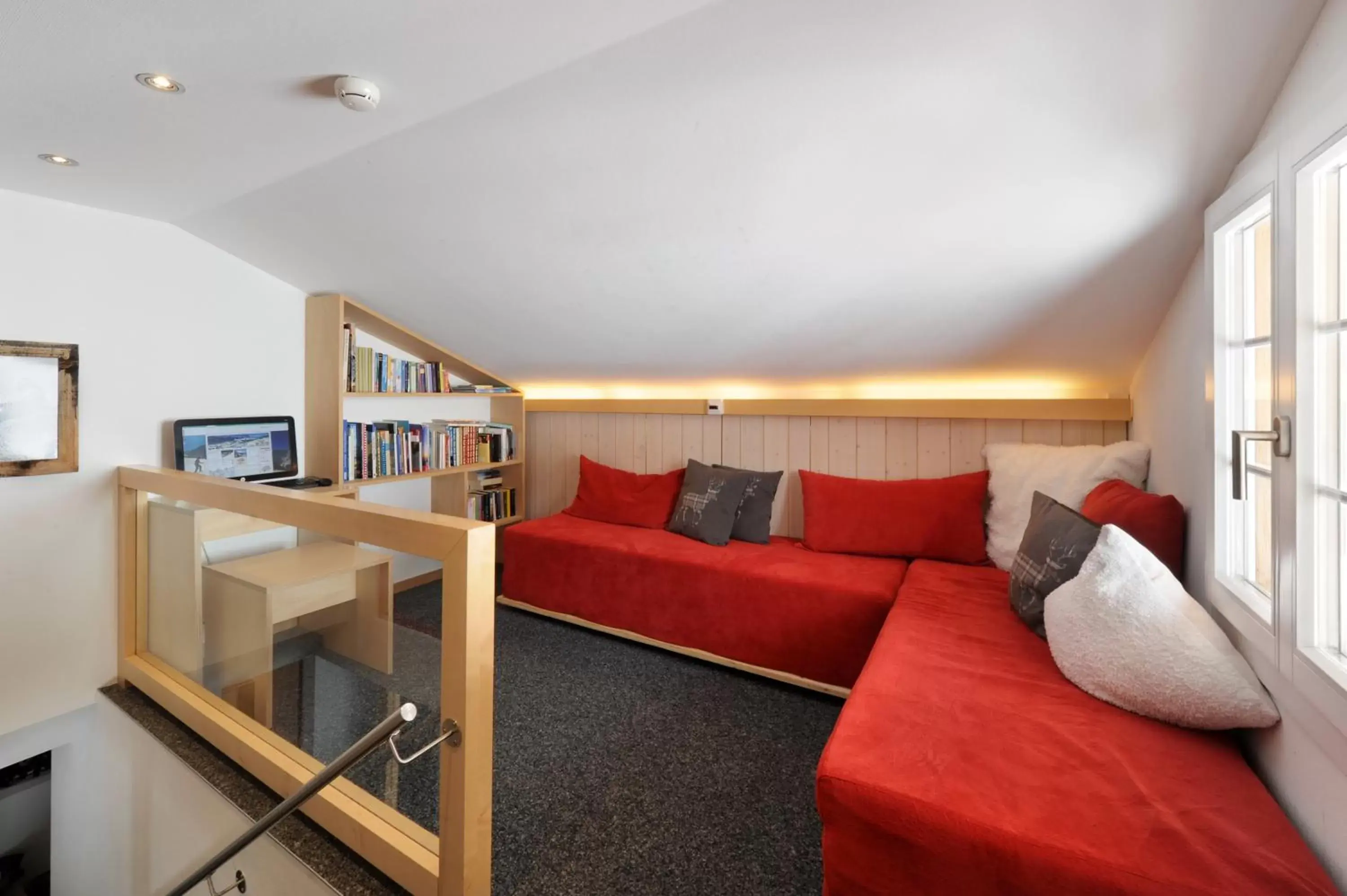 Library, Seating Area in Alpinhotel Bort