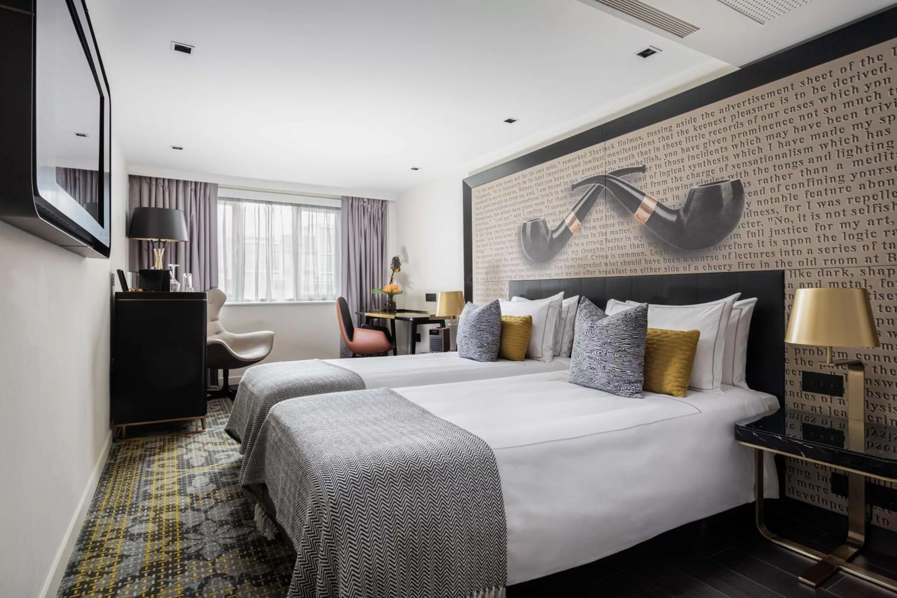 Bedroom, Bed in Holmes Hotel London