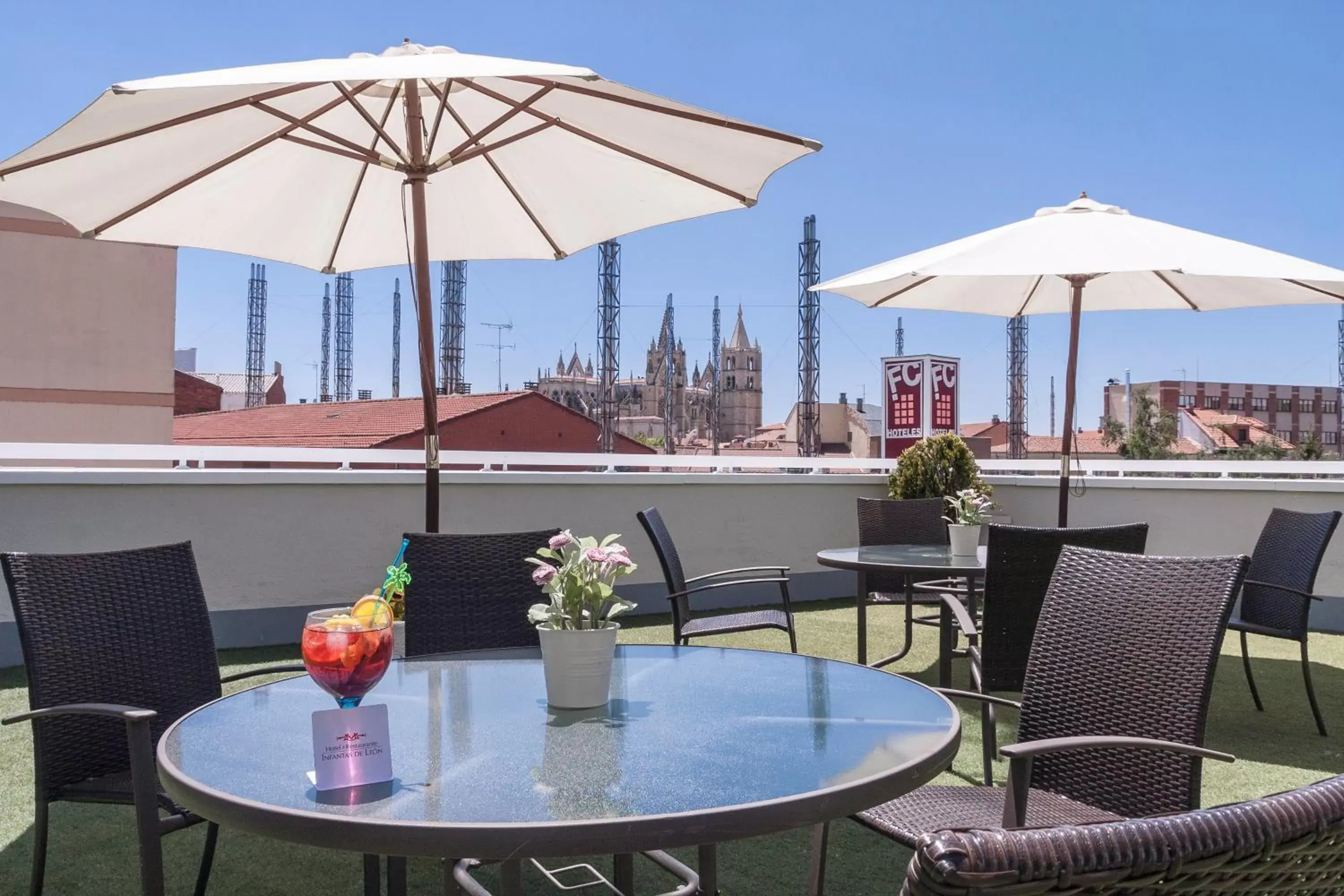 Balcony/Terrace, Restaurant/Places to Eat in FC Infantas de León