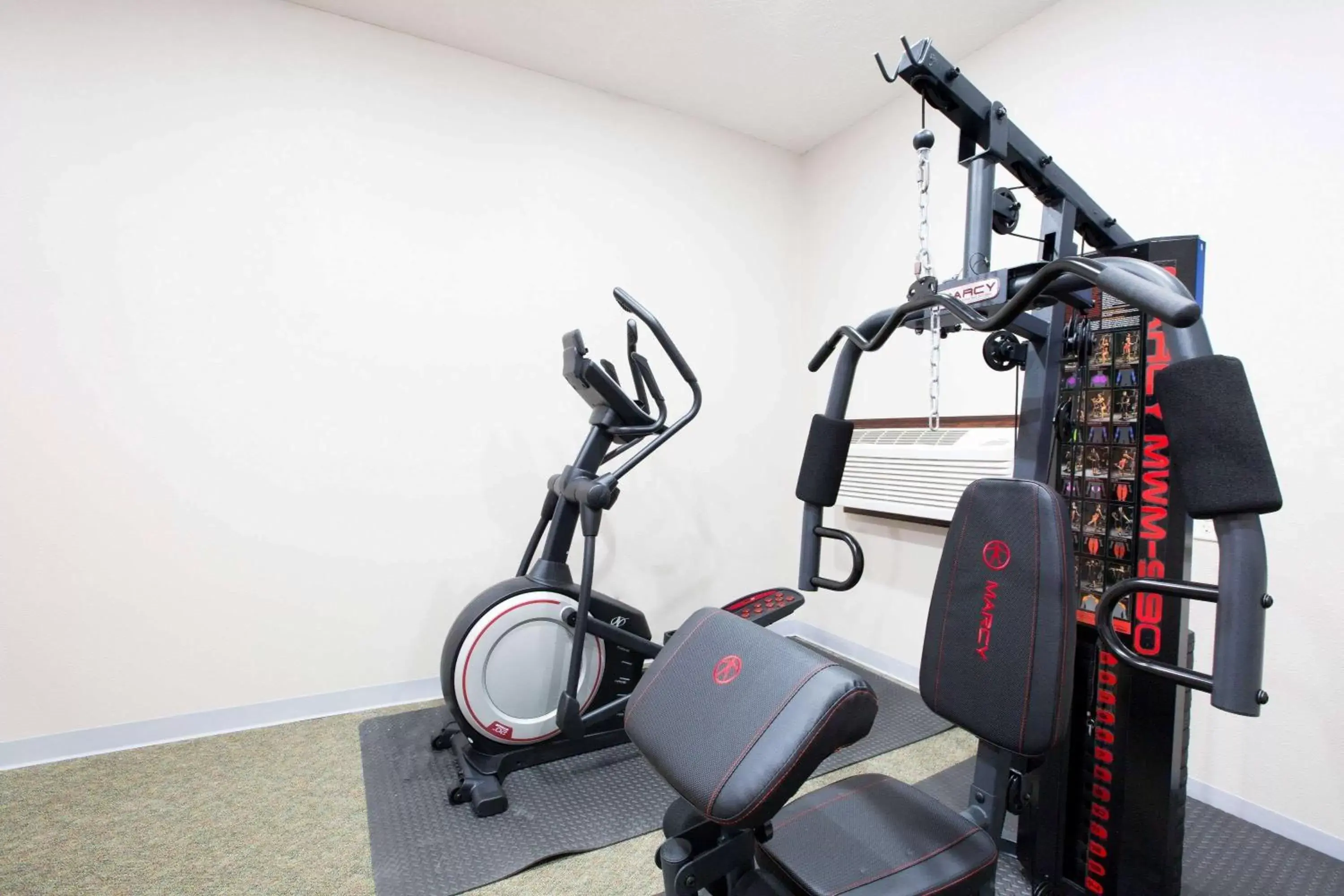 Fitness centre/facilities, Fitness Center/Facilities in Super 8 by Wyndham Sioux City/Morningside Area
