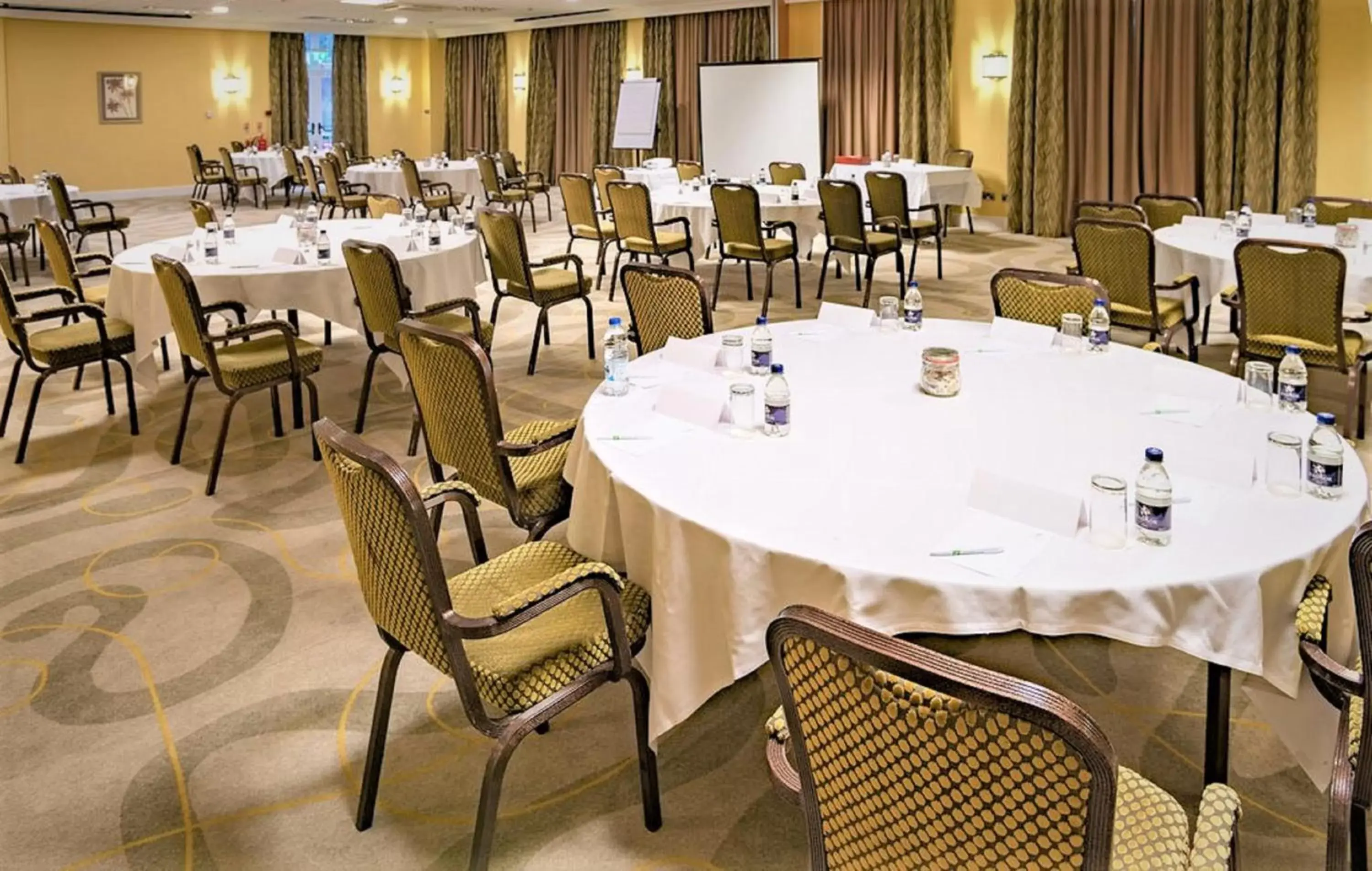 Meeting/conference room, Restaurant/Places to Eat in Holiday Inn Kenilworth - Warwick, an IHG Hotel
