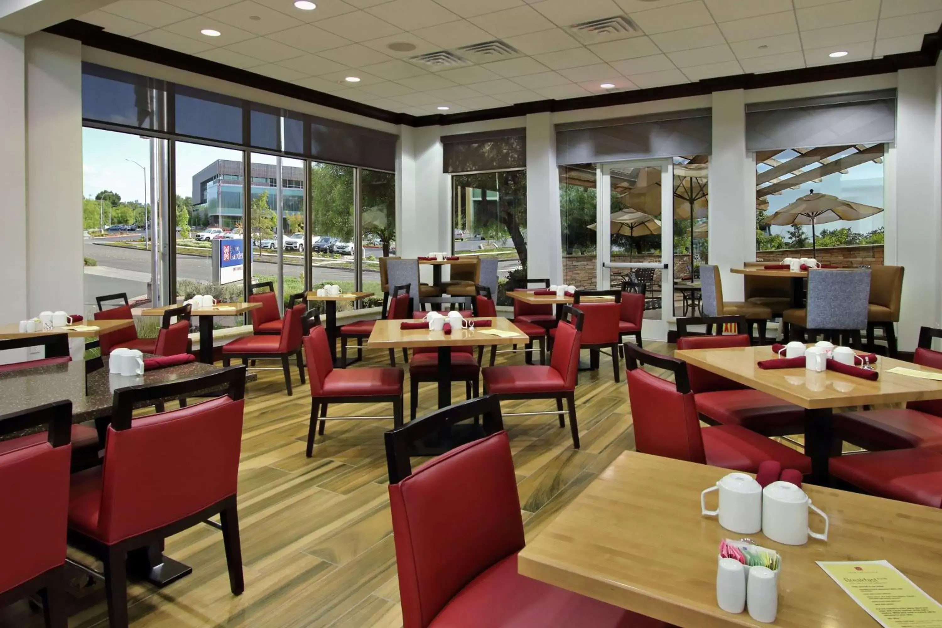 Dining area, Restaurant/Places to Eat in Hilton Garden Inn Sonoma County Airport