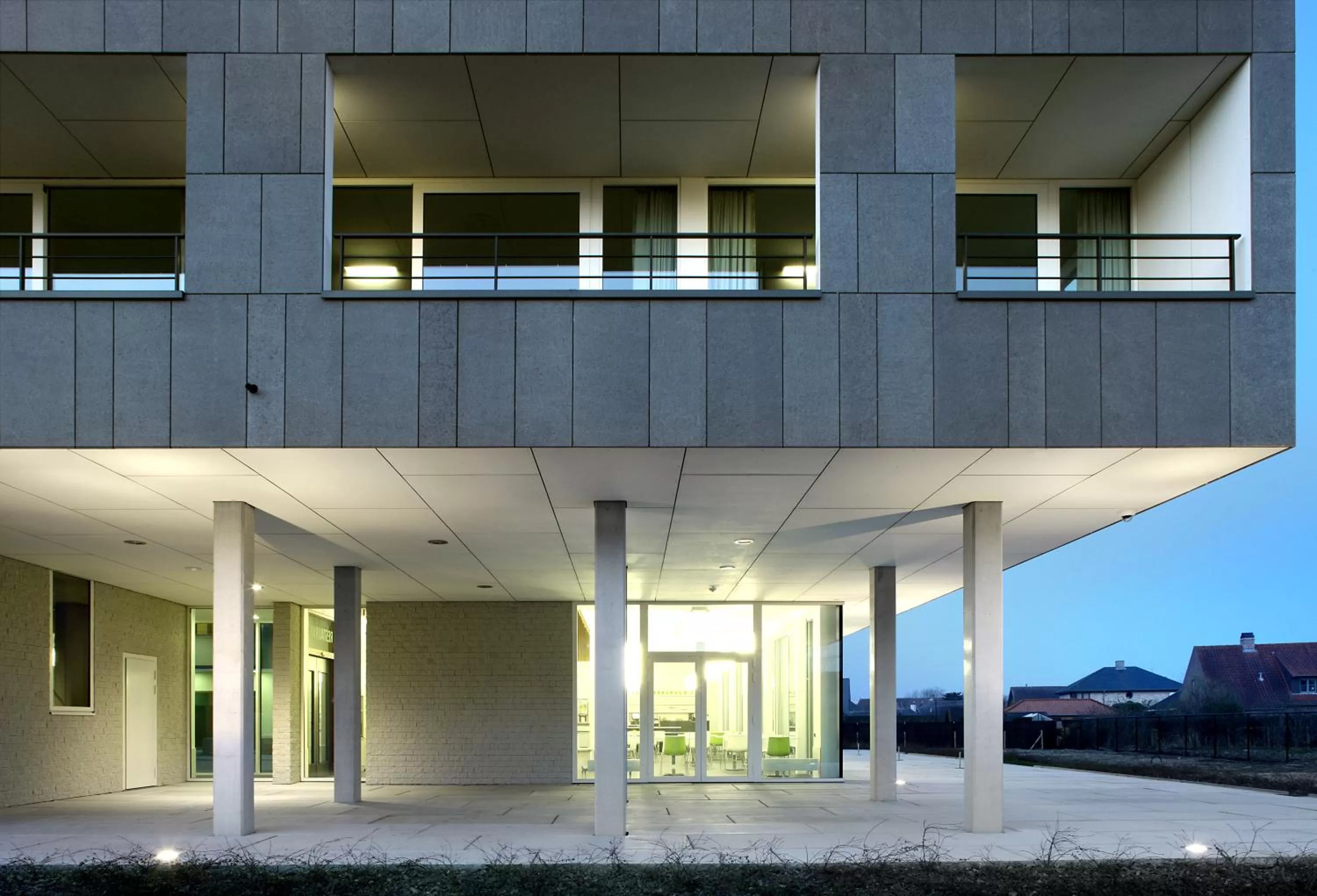 Facade/entrance in Hotel Middelpunt - Gratis Parking - Ontbijt inbegrepen! Nieuwjaarsbrunch 01 januari