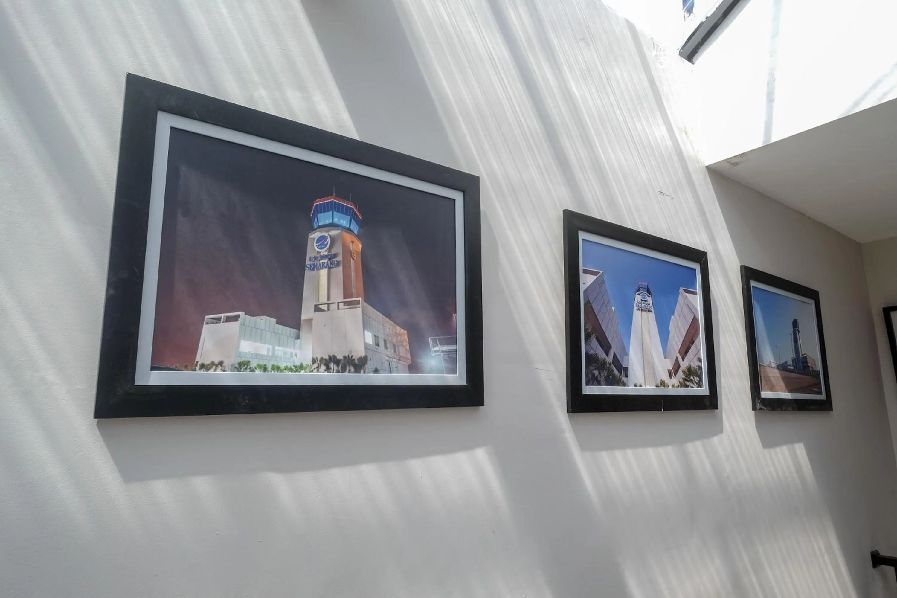 Decorative detail in Sans Hotel Tiga Putri Semarang by RedDoorz