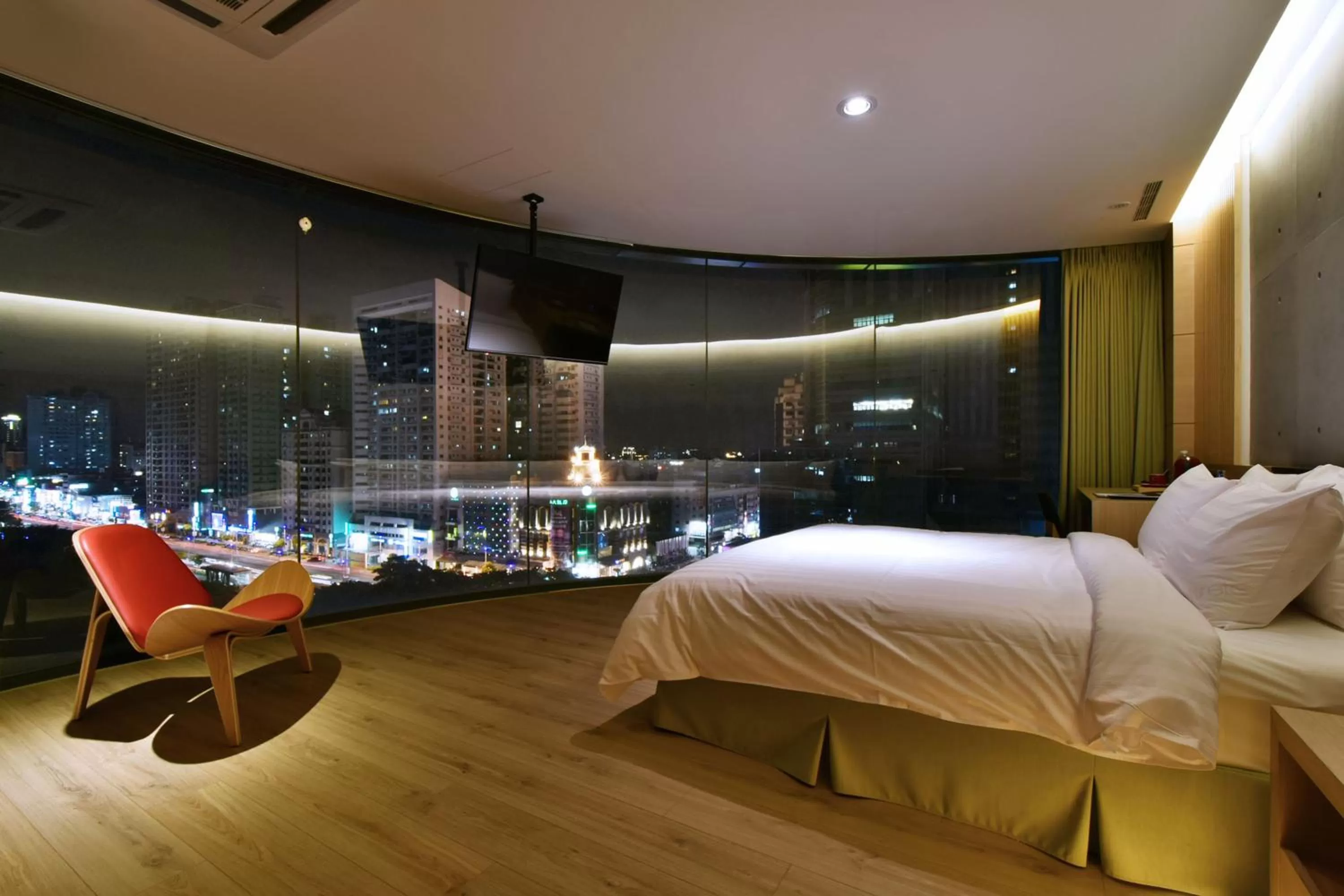 Photo of the whole room, Bed in Hotel R14