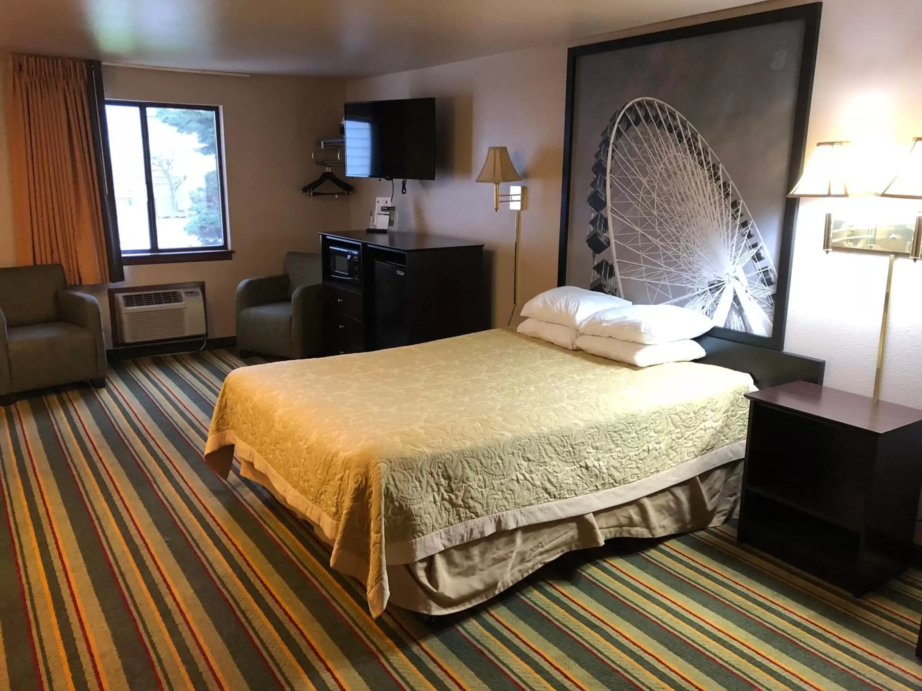 Bedroom, Bed in Super 8 by Wyndham Coeur d'Alene