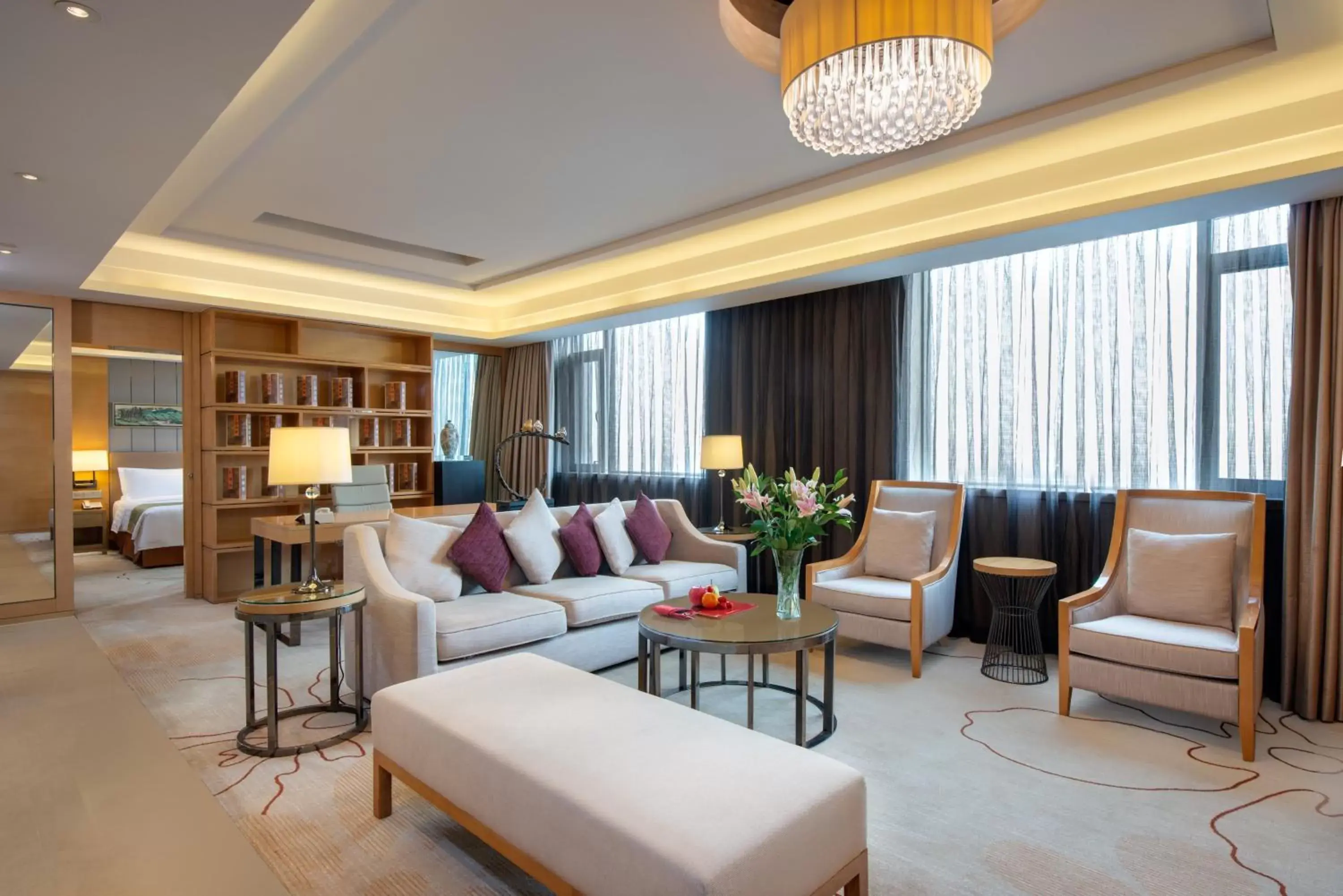 Photo of the whole room, Seating Area in Holiday Inn Chengdu Oriental Plaza, an IHG Hotel