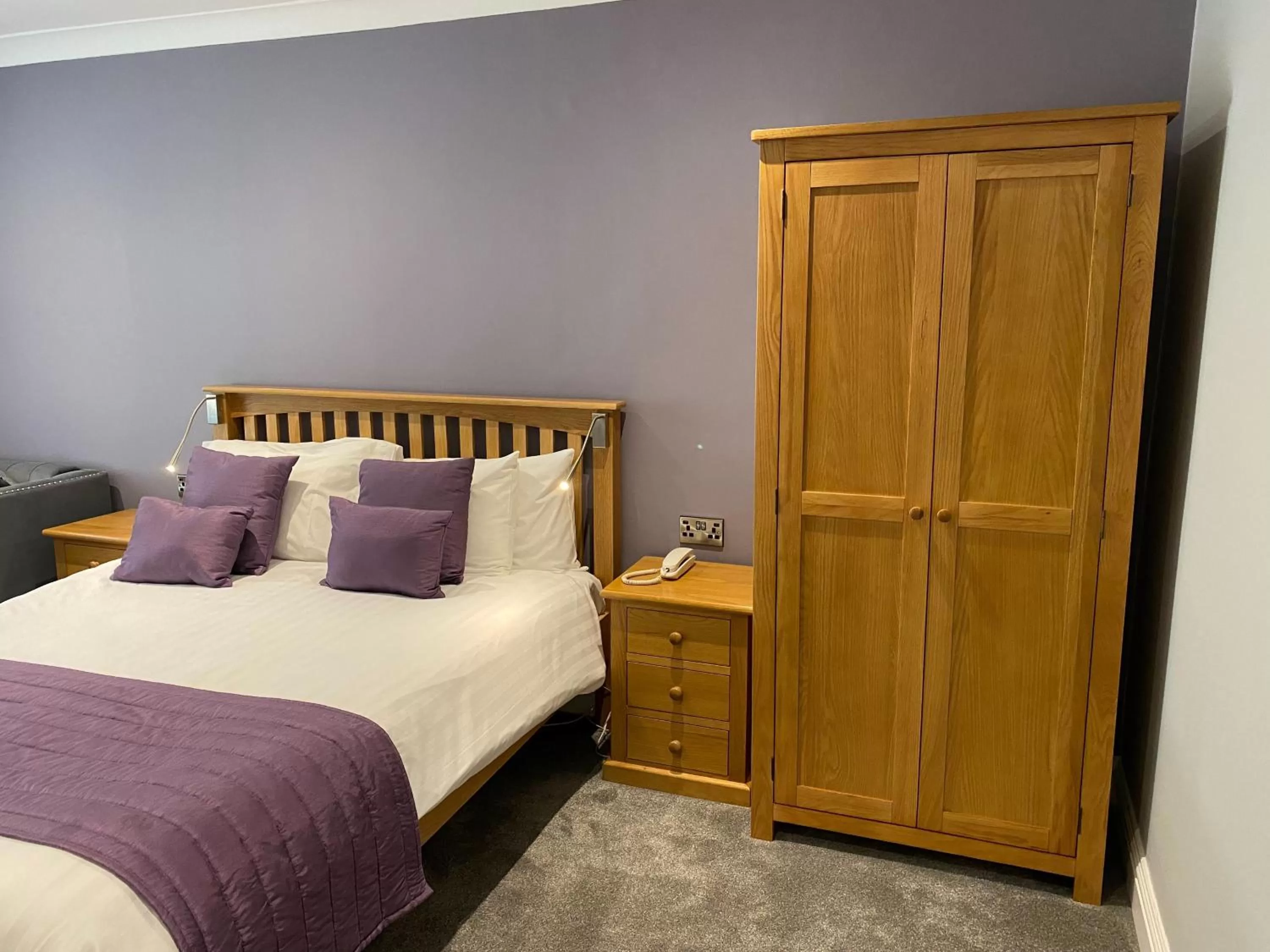 Bedroom, Bed in Exeter Court Hotel