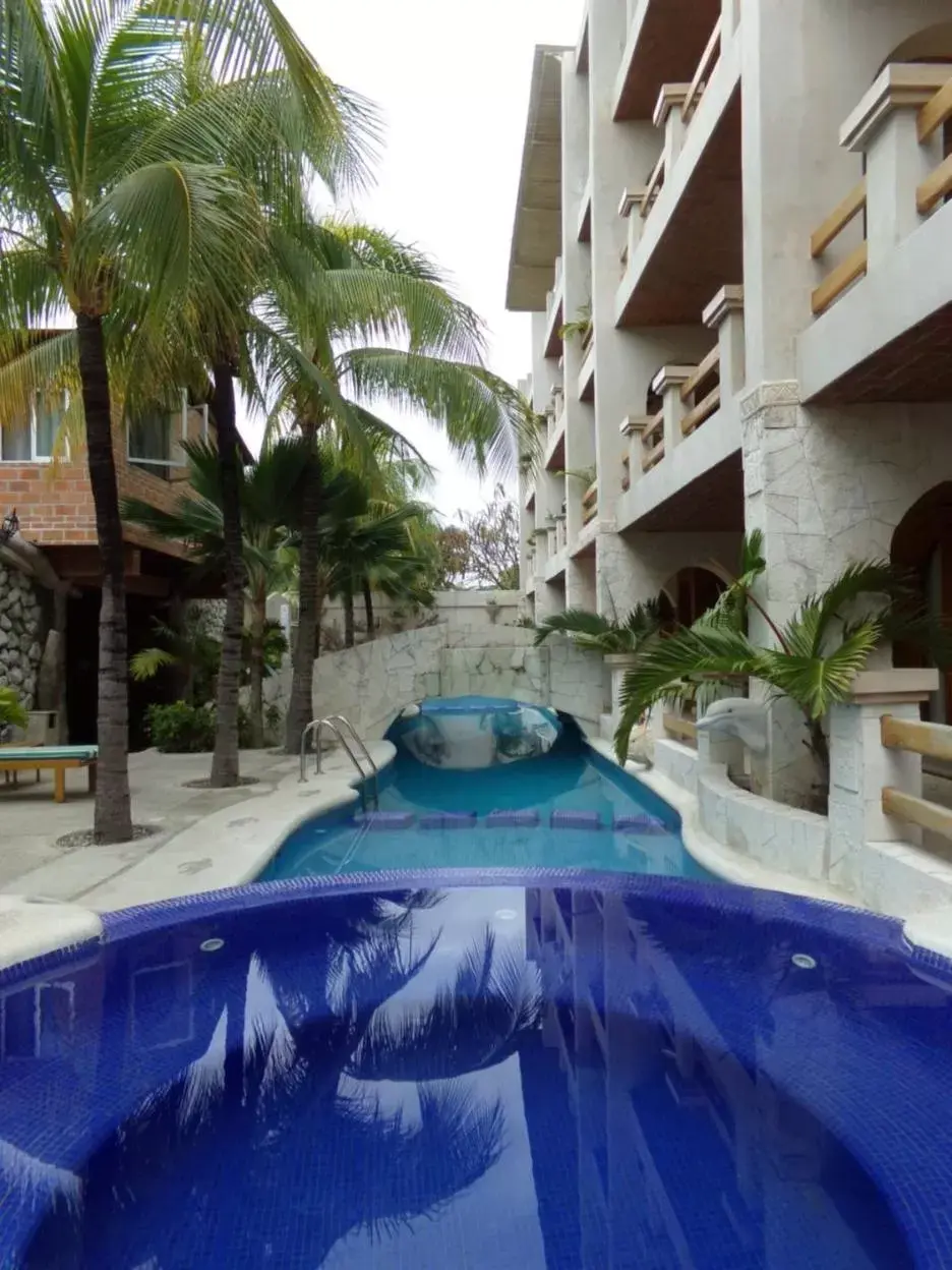 Swimming Pool in Hotel Casa de Lirio Diamante