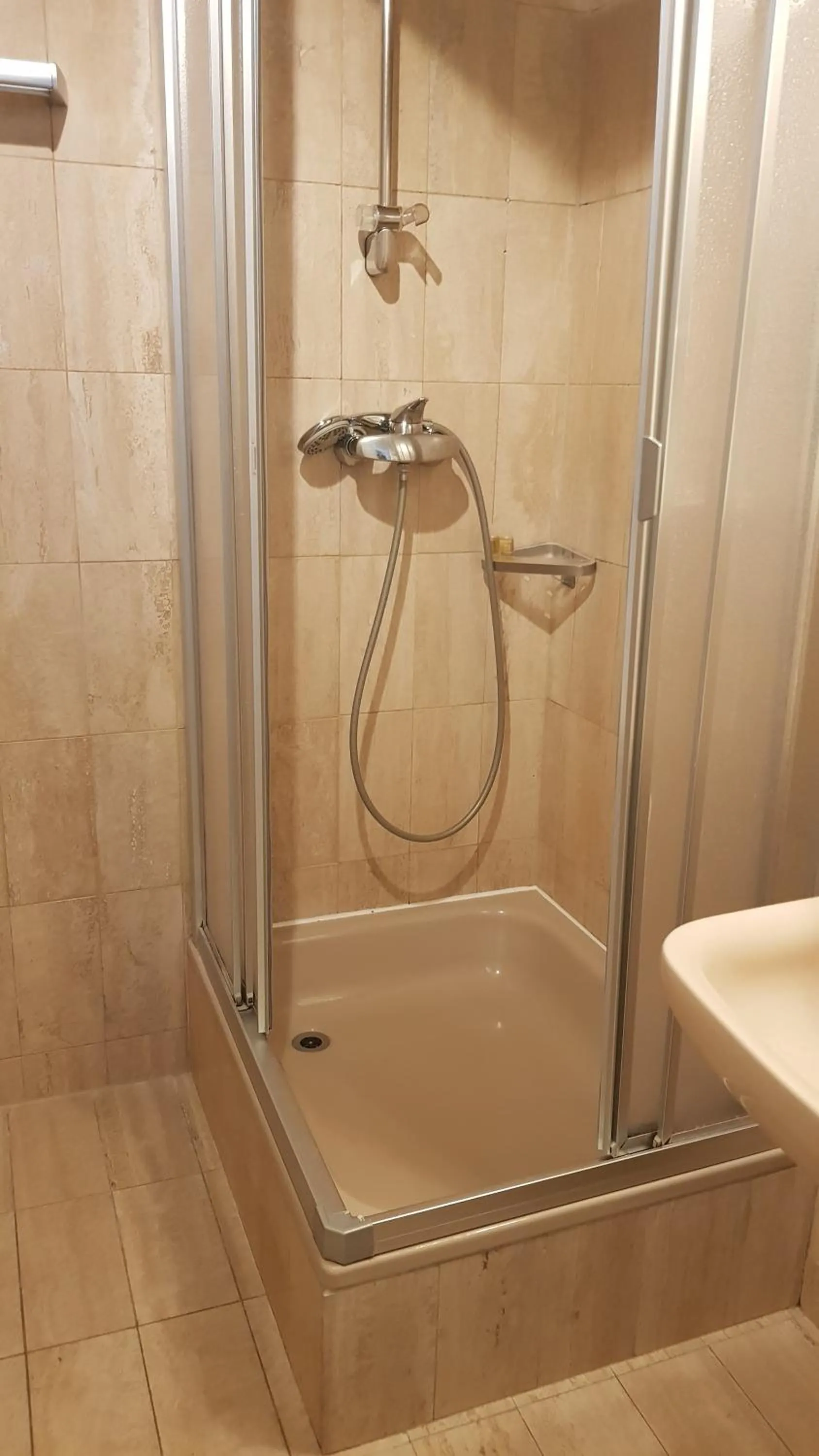 Shower in Hotel Century