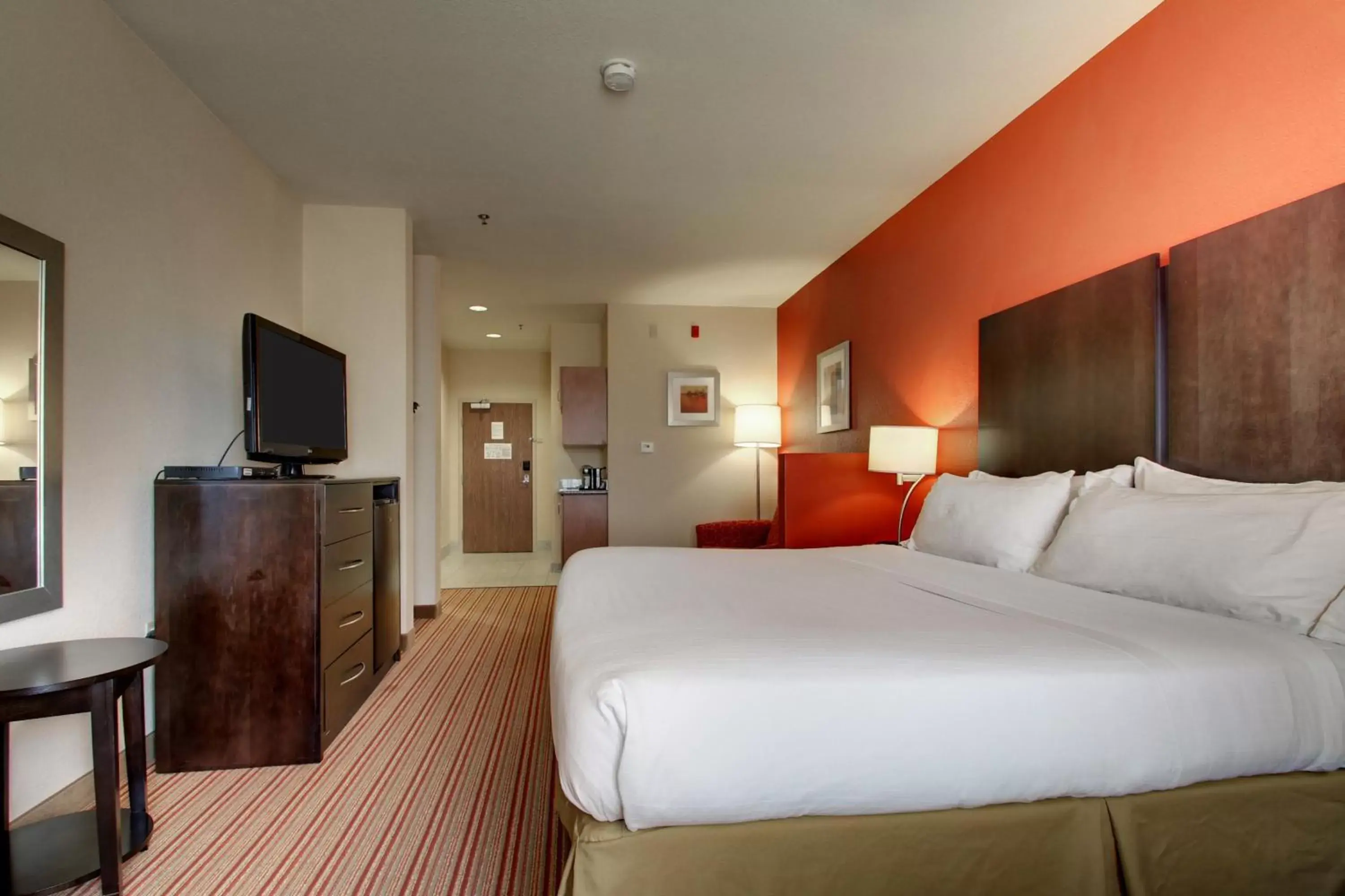 Photo of the whole room, Bed in Holiday Inn Express Hotel Winona North, an IHG Hotel