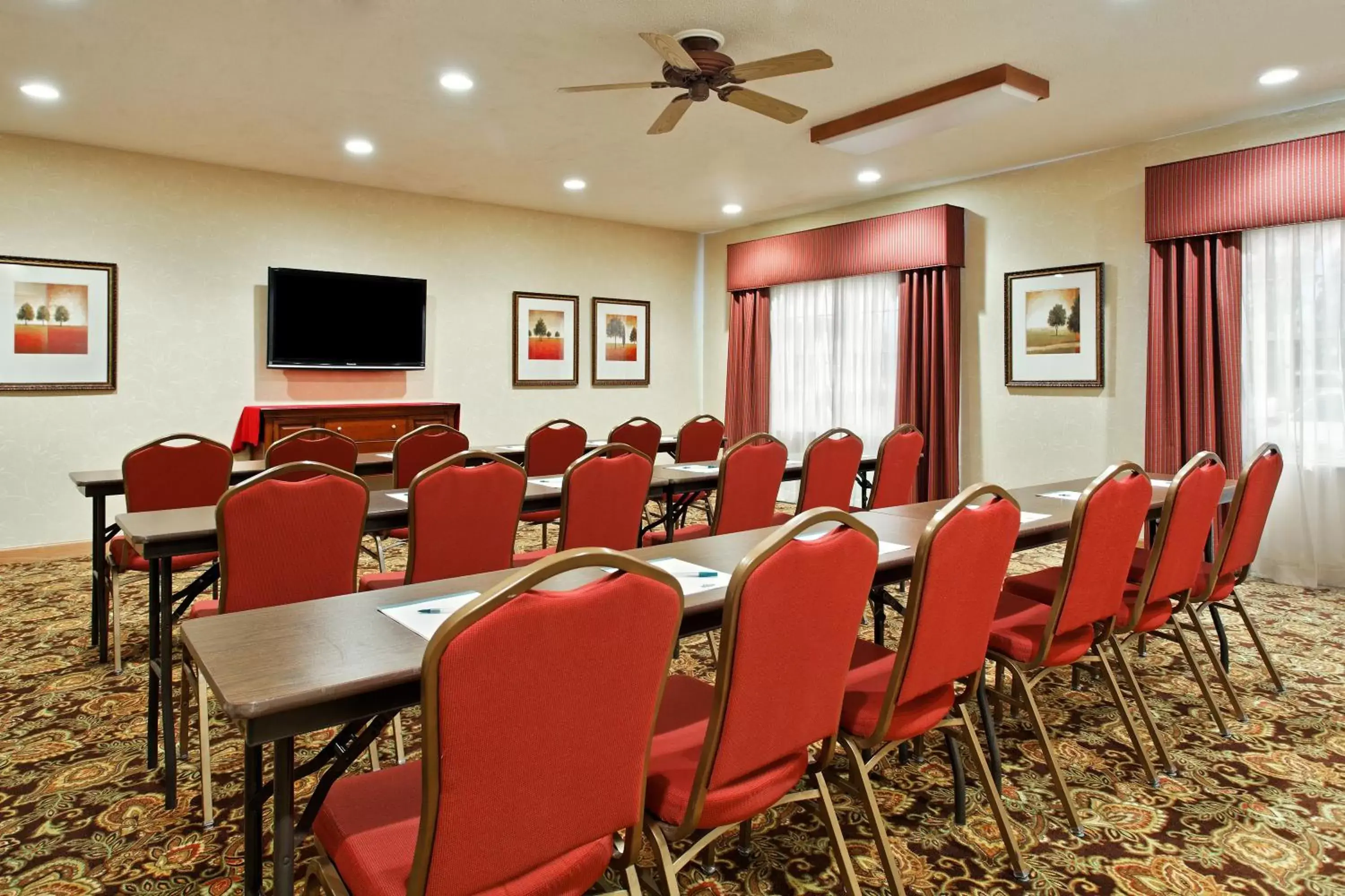 Business facilities in Country Inn & Suites by Radisson, Rock Falls, IL