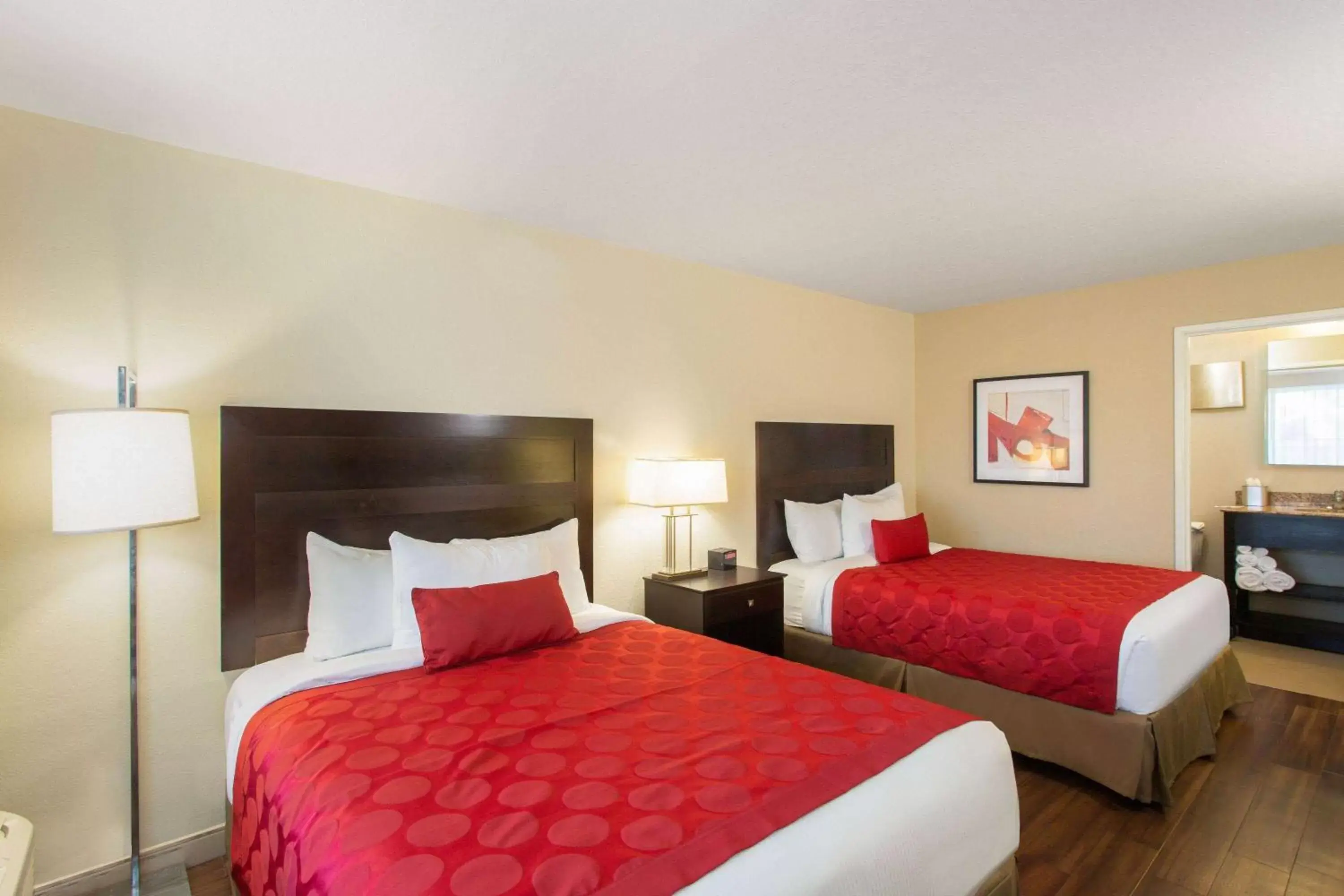 Photo of the whole room, Bed in Ramada by Wyndham Venice Hotel Venezia Photo of the whole room, Bed in Ramada by Wyndham Venice Hotel Venezia