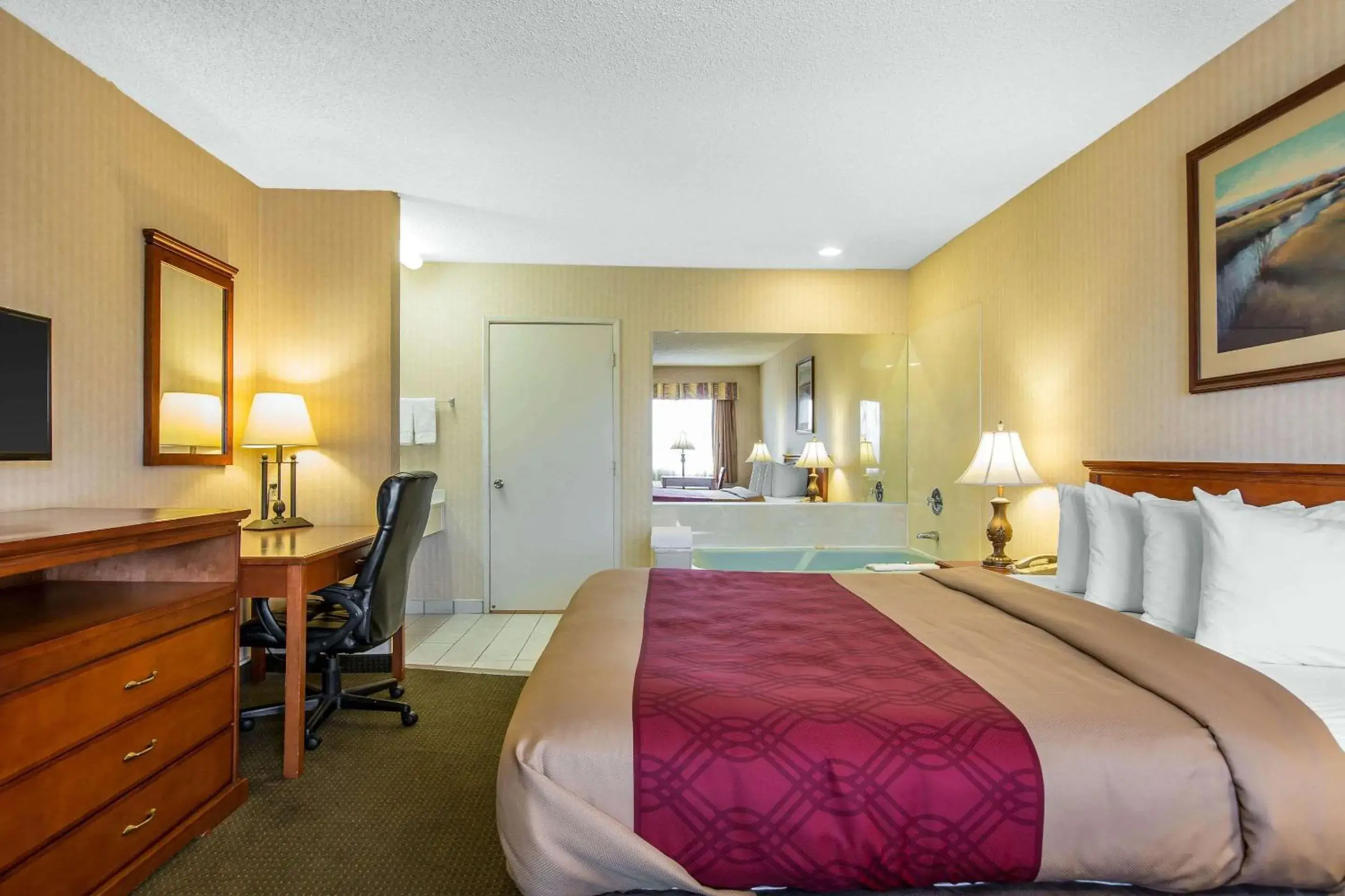Photo of the whole room, Bed in Econo Lodge Inn & Suites Riverside - Corona