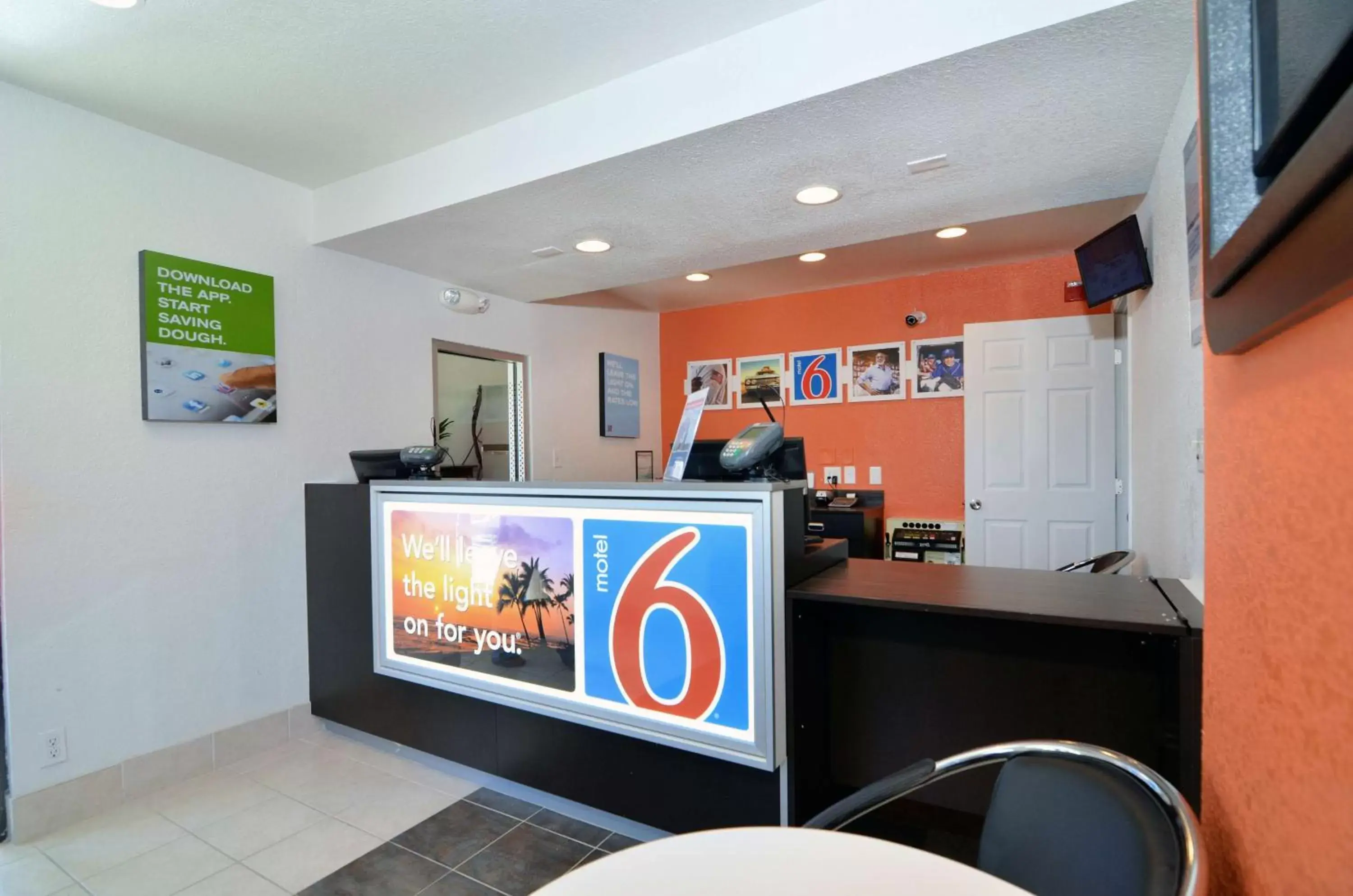 Communal lounge/ TV room, Lobby/Reception in Motel 6-Palm Desert, CA - Palm Springs Area