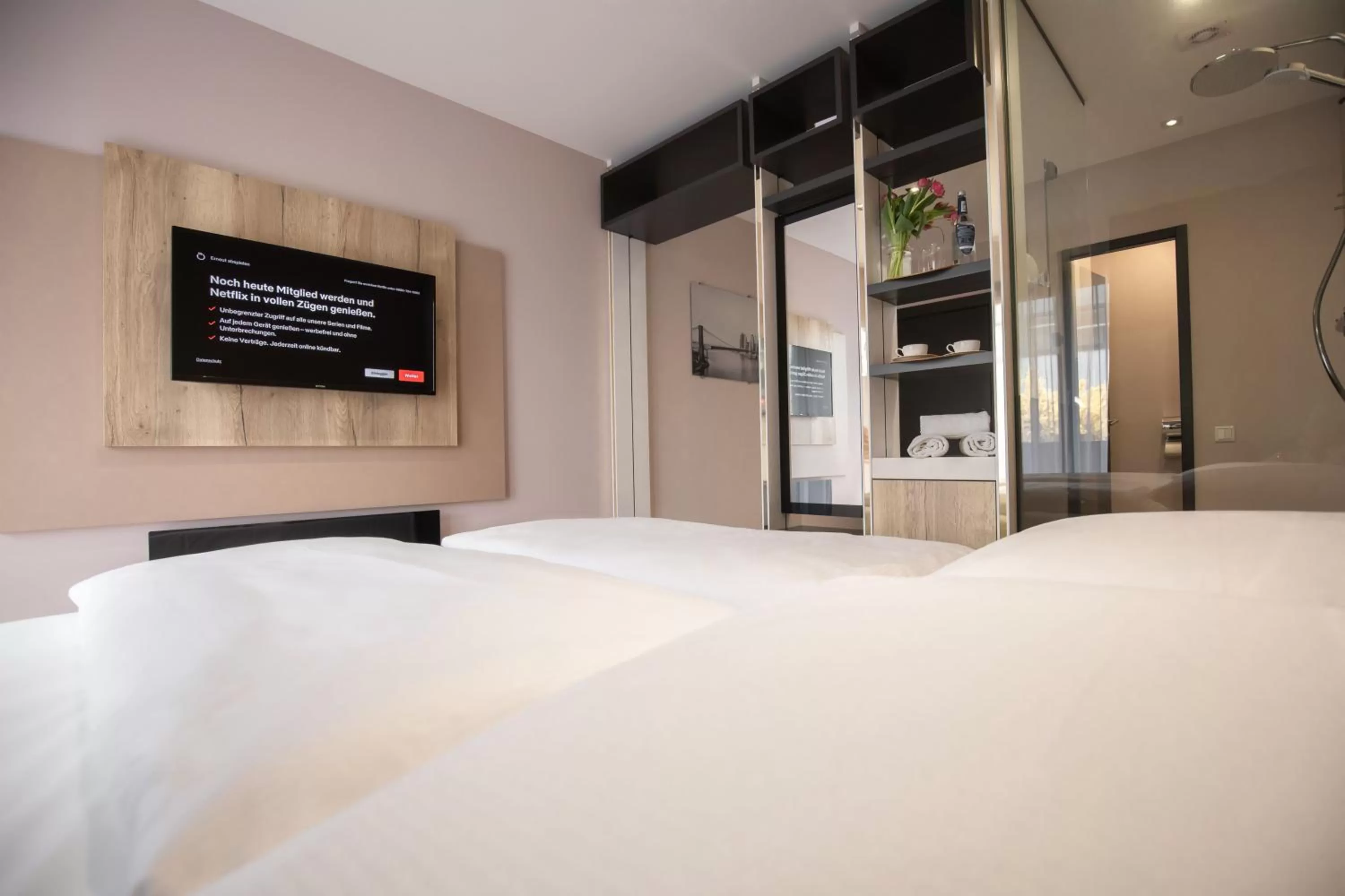 Staff, Bed in 24Seven Hotel Schwabach