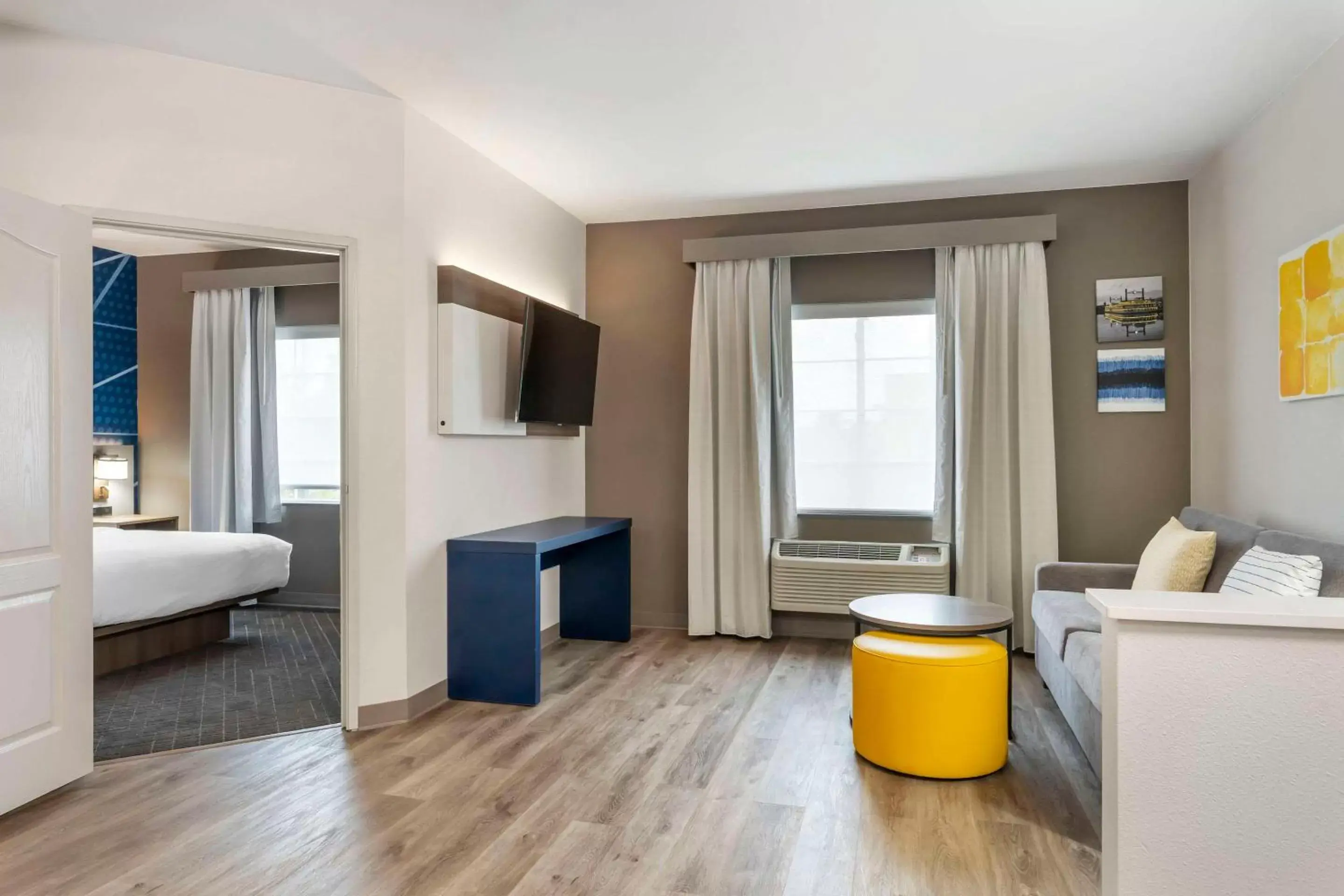 Bedroom, Bed in Comfort Suites Bedroom, Bed in Comfort Suites