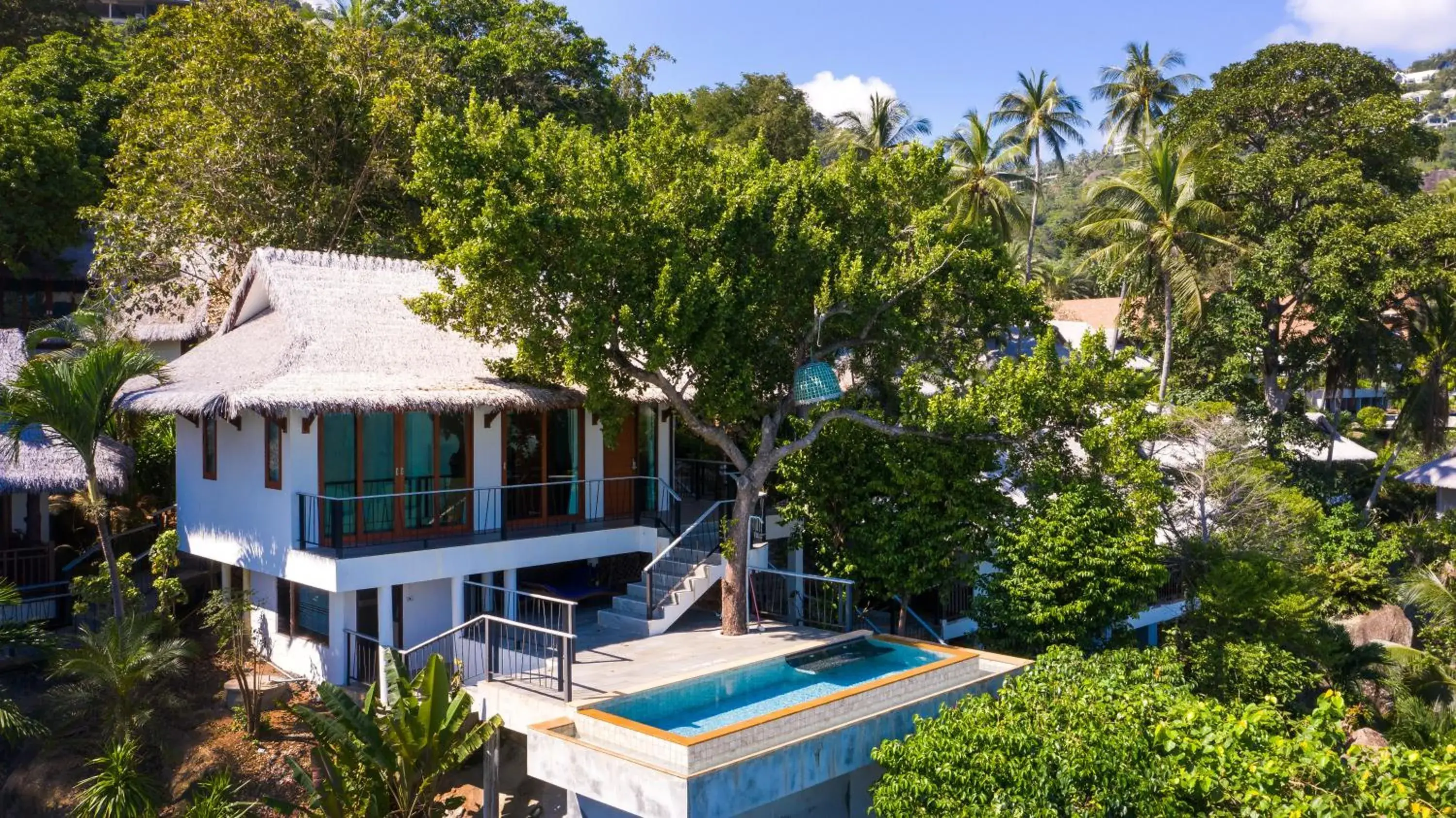 Swimming Pool in Coral Cliff Beach Resort Samui - SHA Plus