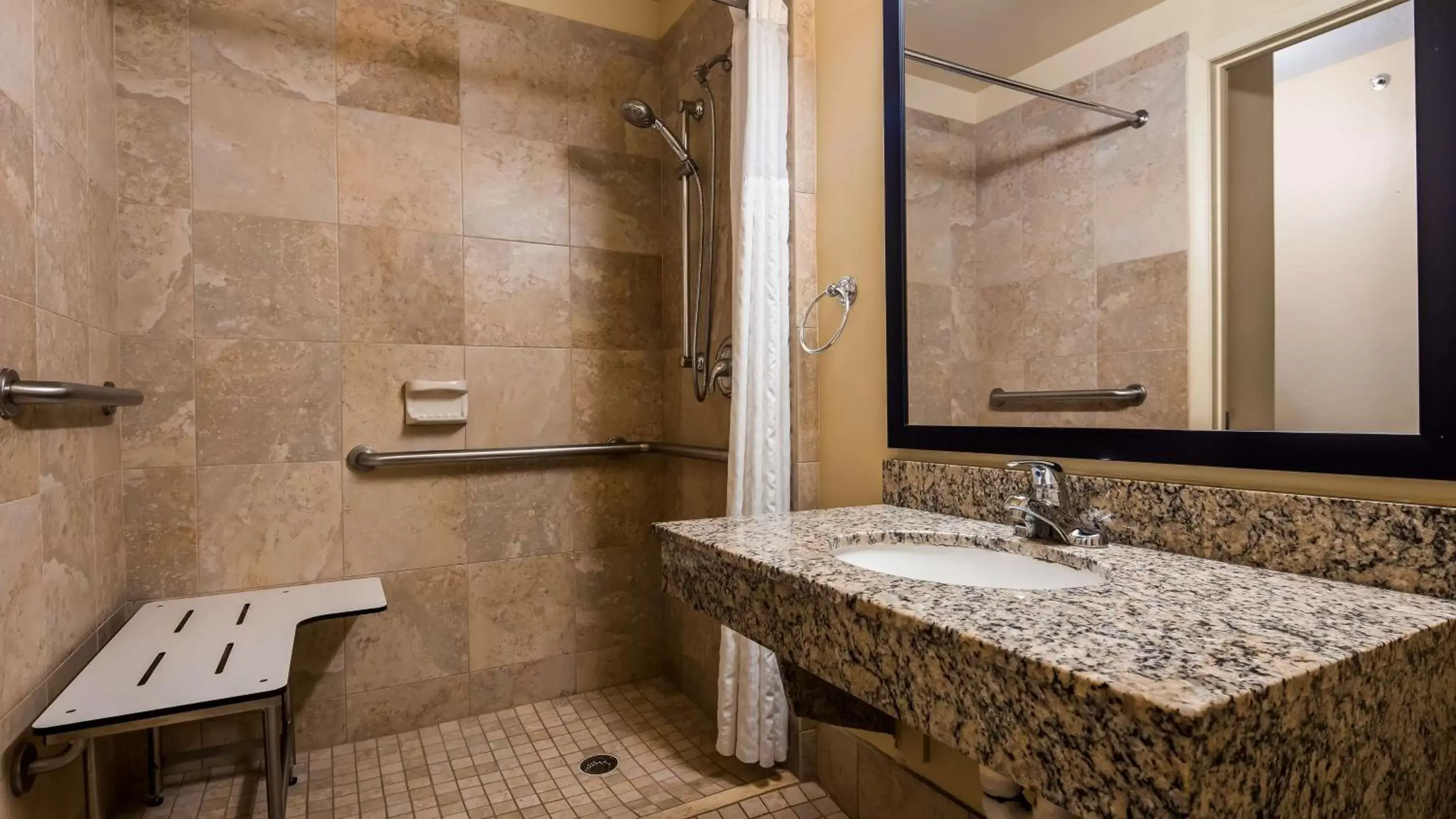 Bathroom in Best Western Fort Lauderdale Airport Cruise Port