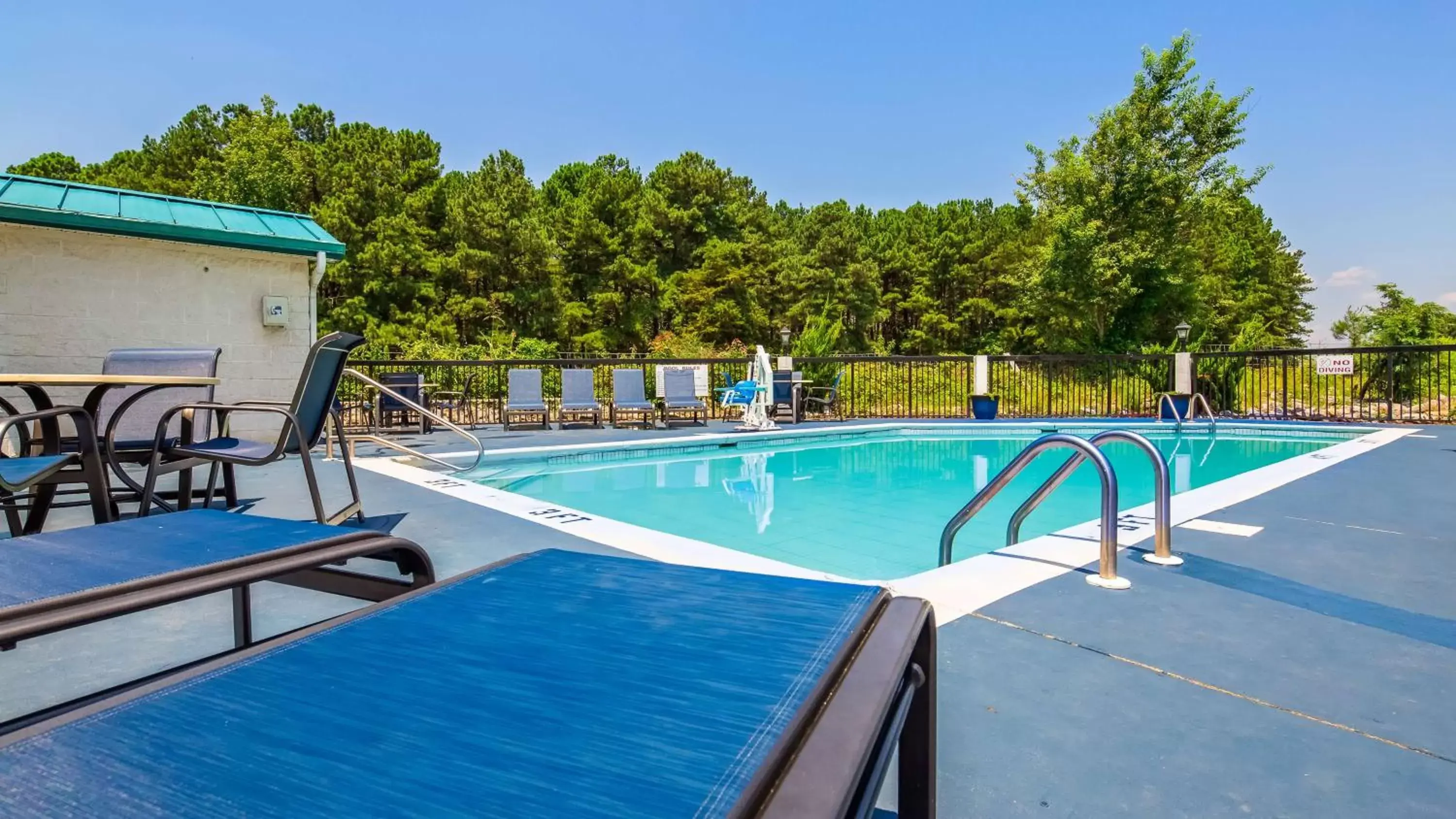 Pool view, Swimming Pool in Best Western Plus South Hill Inn