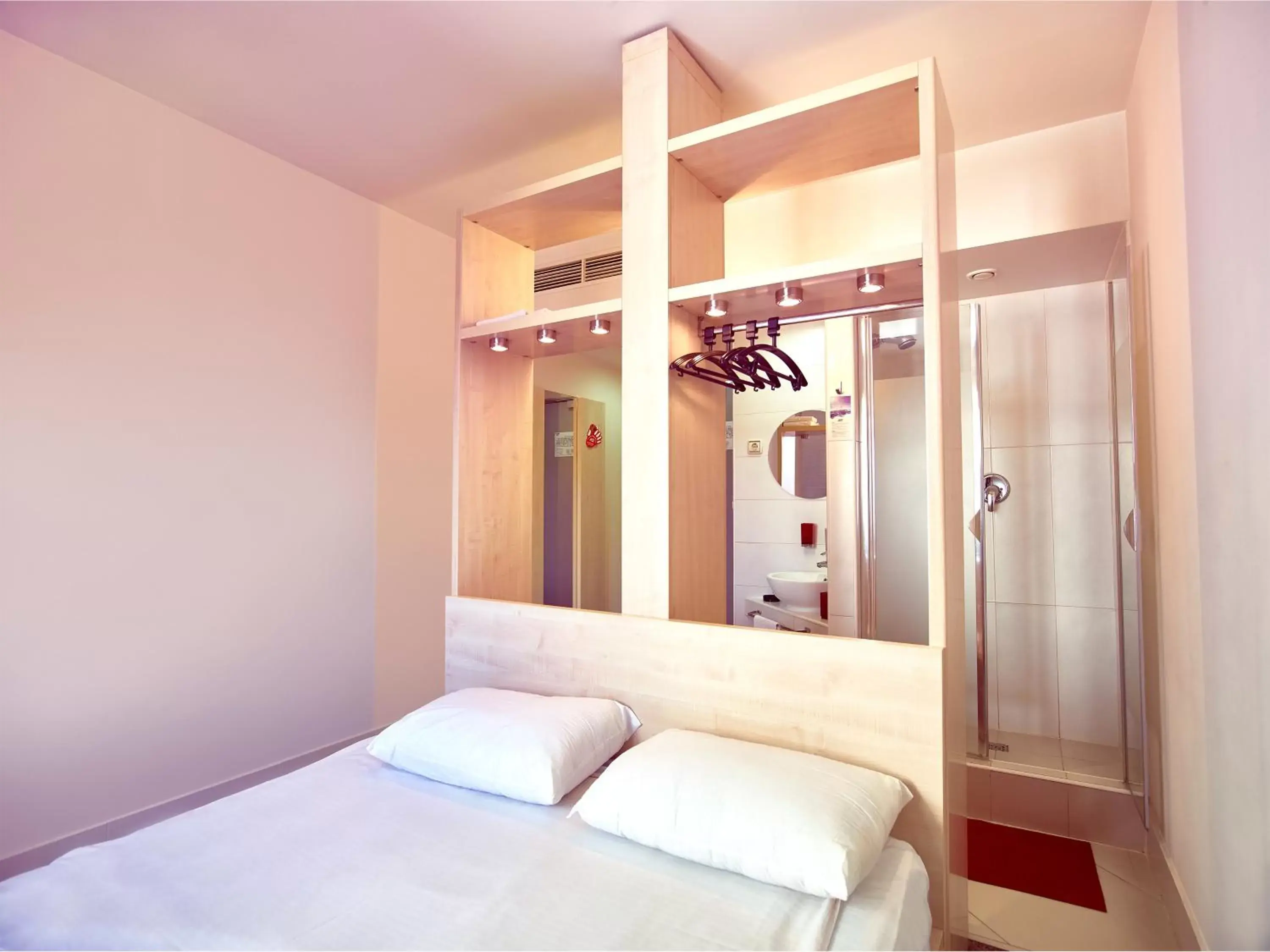 Bed in Hello Hotels Gara de Nord